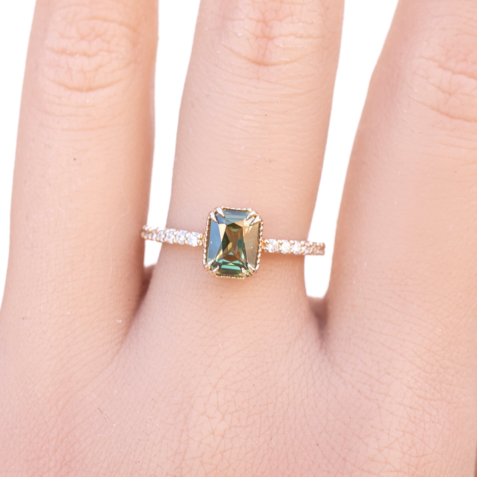 Maya Ring, 1.04ct Sapphire