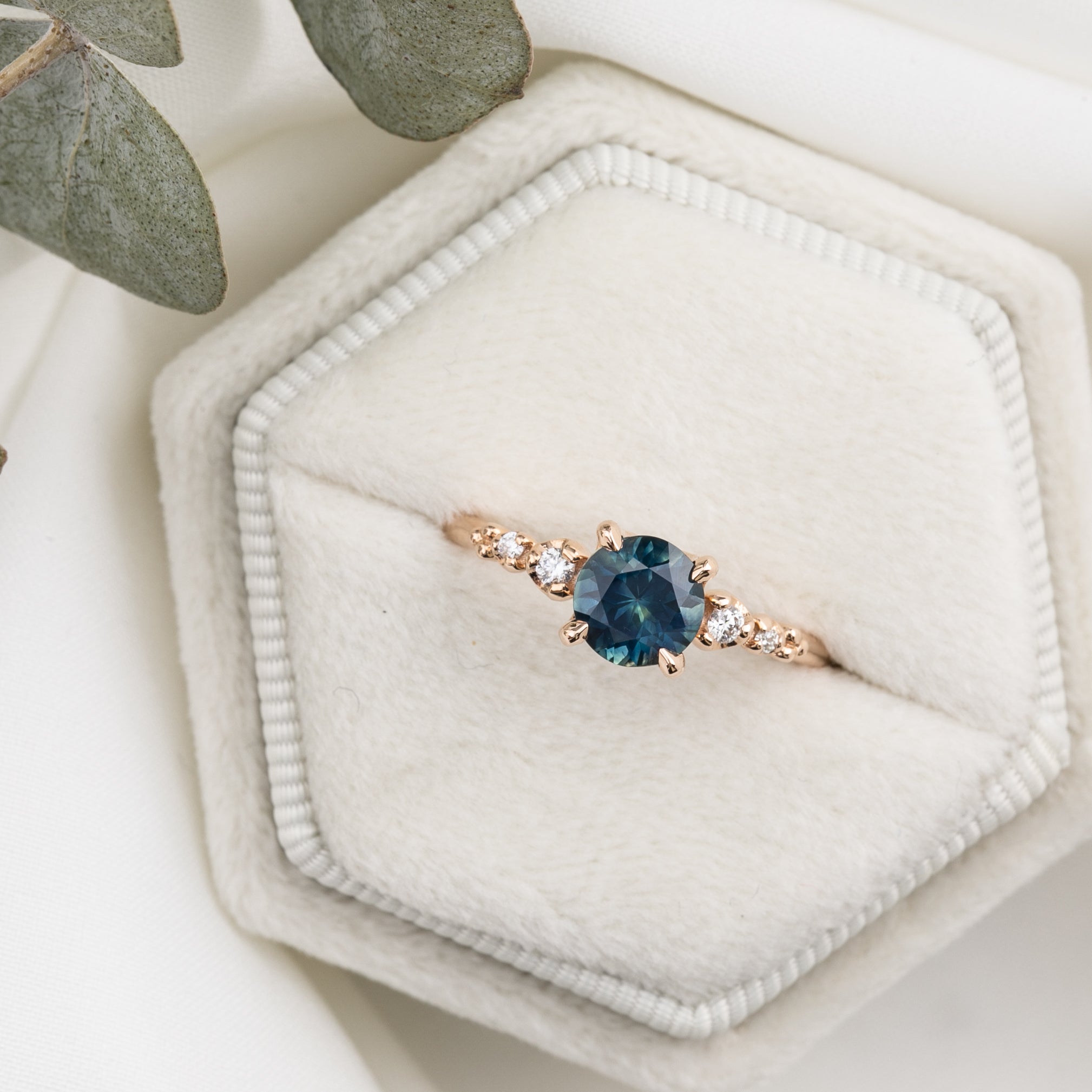 【即日配送】エステルリュックスリング ・1.16ct・加熱モンタナ産ダークティールブルーグリーンサファイア・K14RG