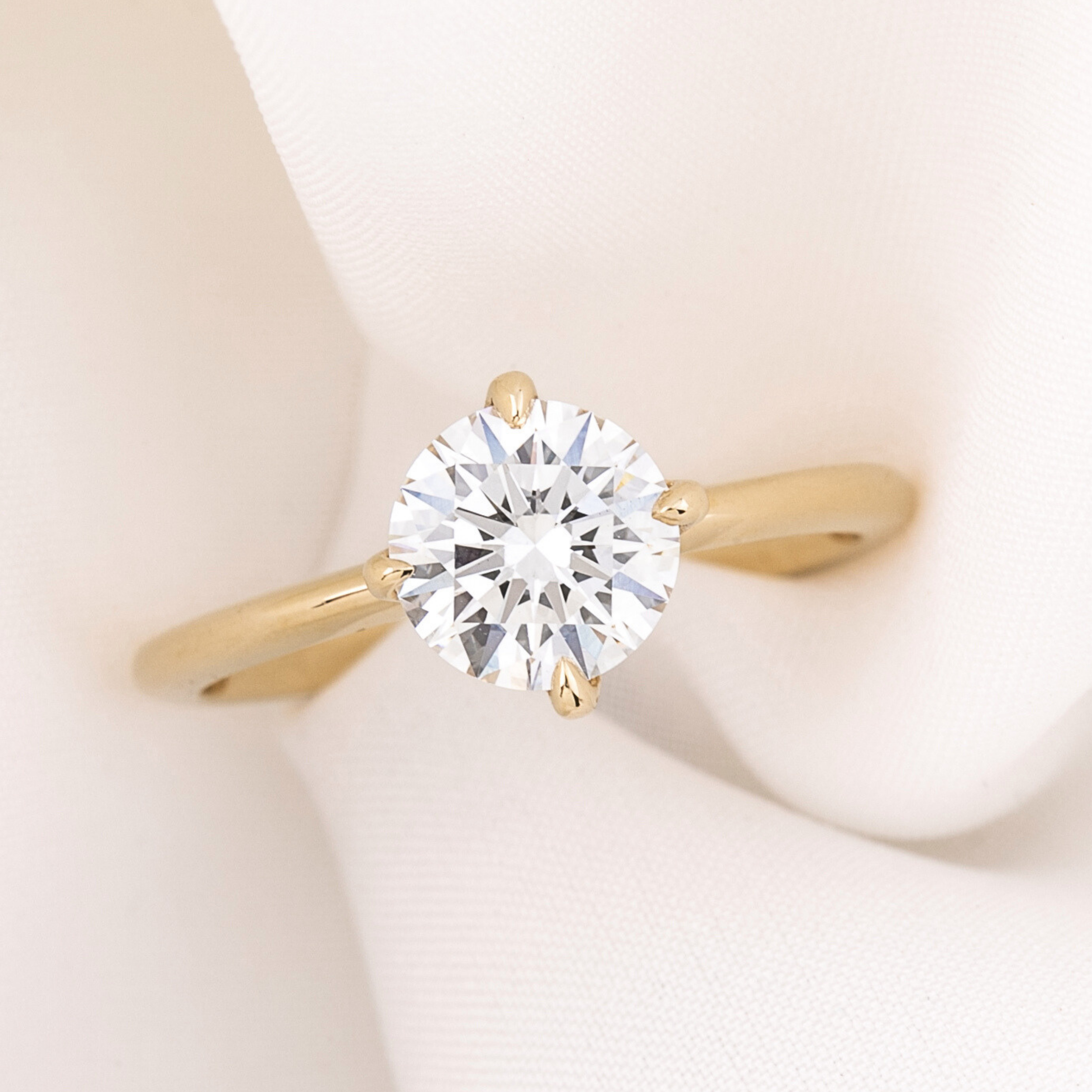 Alice Ring, 1.30ct Round Lab Diamond | IGI Certified
