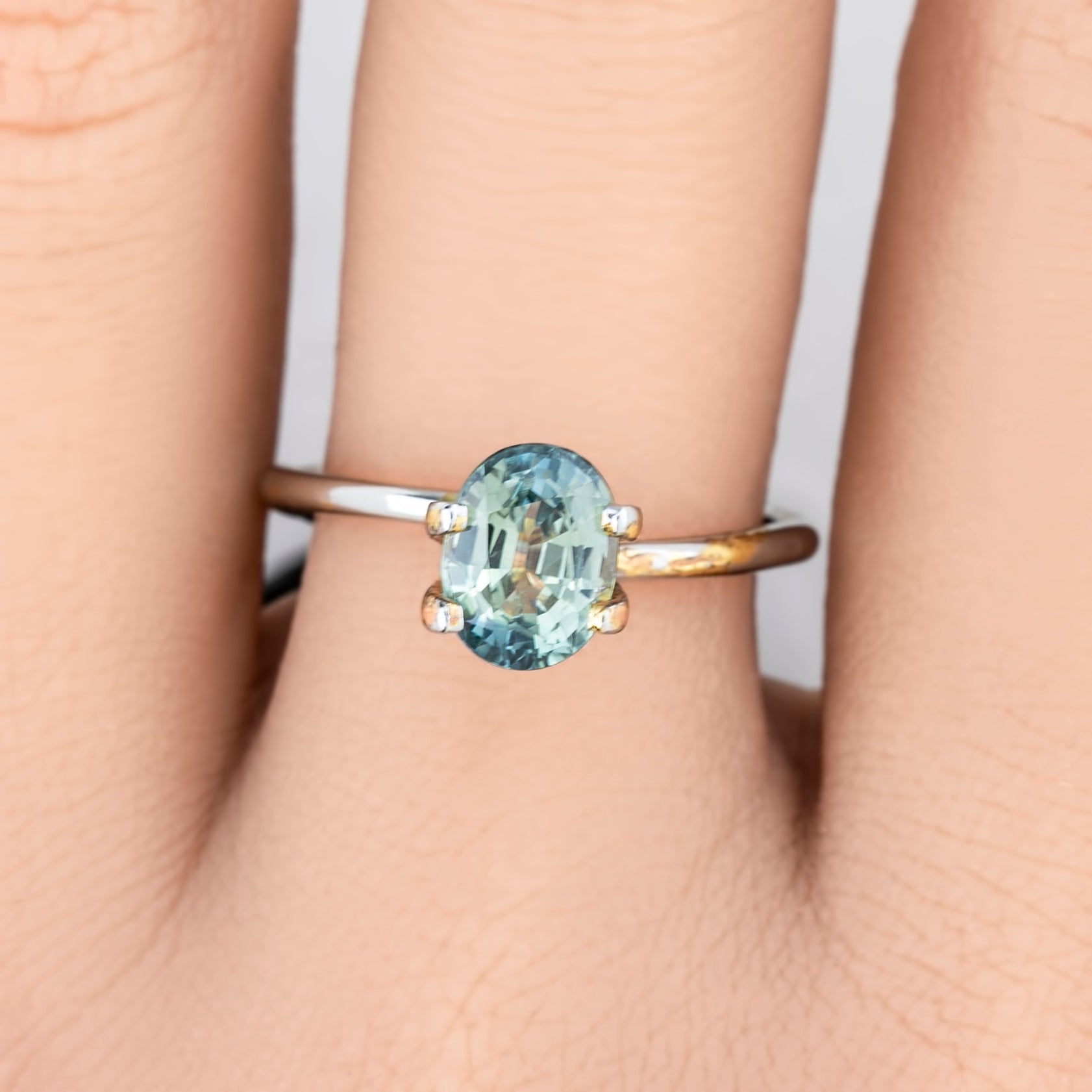 2.19ct オーバルカット ライトブルーグリーンサファイア マダガスカル産 SO463