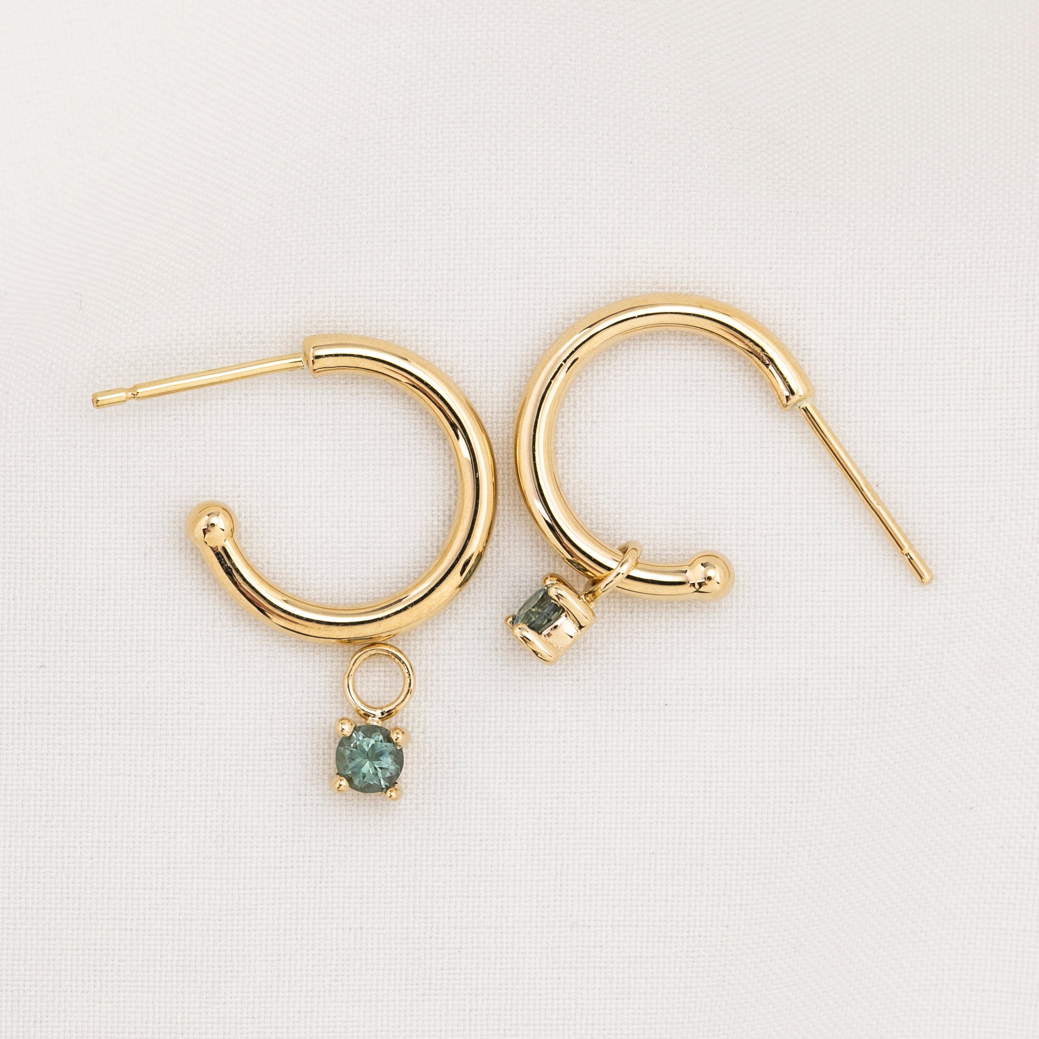 サファイアフープピアス