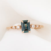 【一点物】エステルリュクスリング ・0.75ct・加熱モンタナ産ブルーサファイア・K14RG