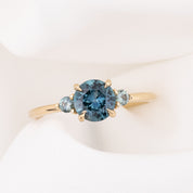 【一点物】エミリーグランドリング ・1.18ct・加熱モンタナ産ティールブルーサファイア・K14YG