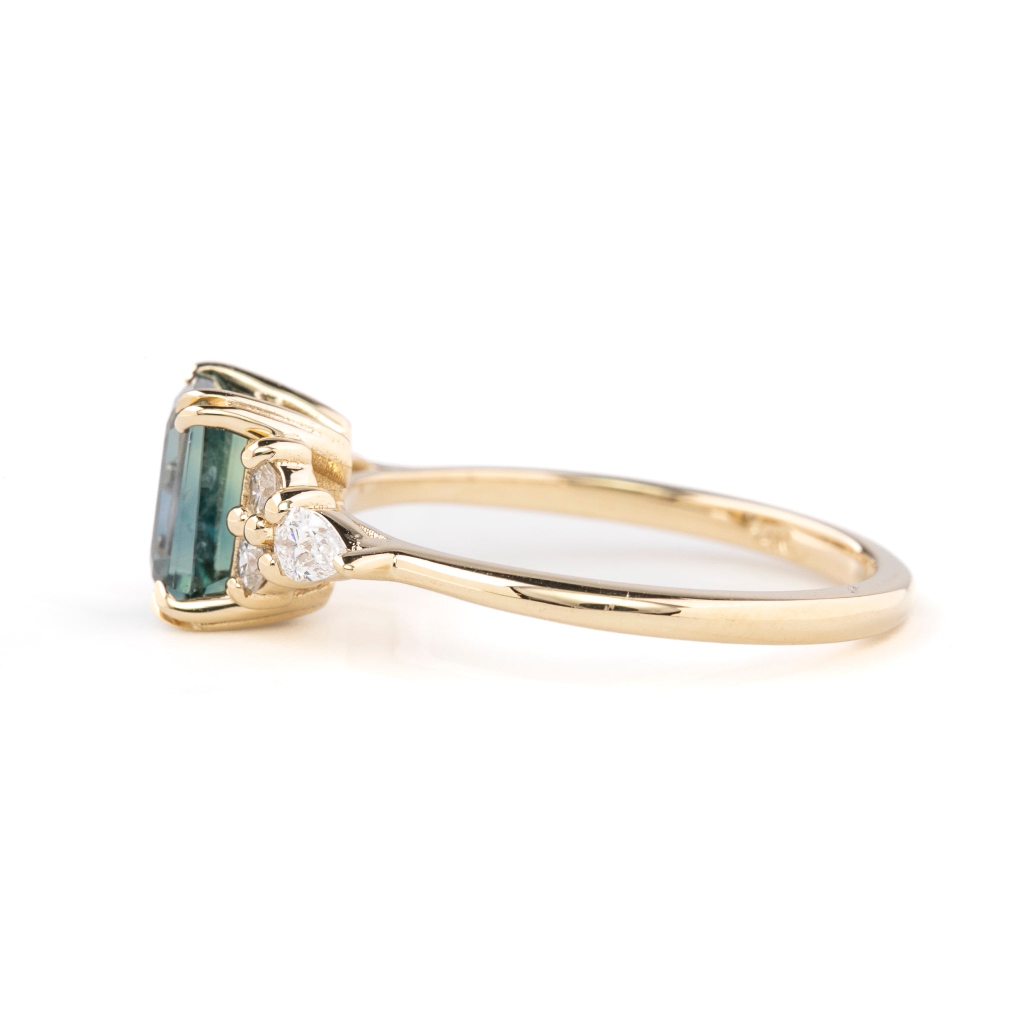 Remi Ring, 1.27ct Emerald Montana Sapphire