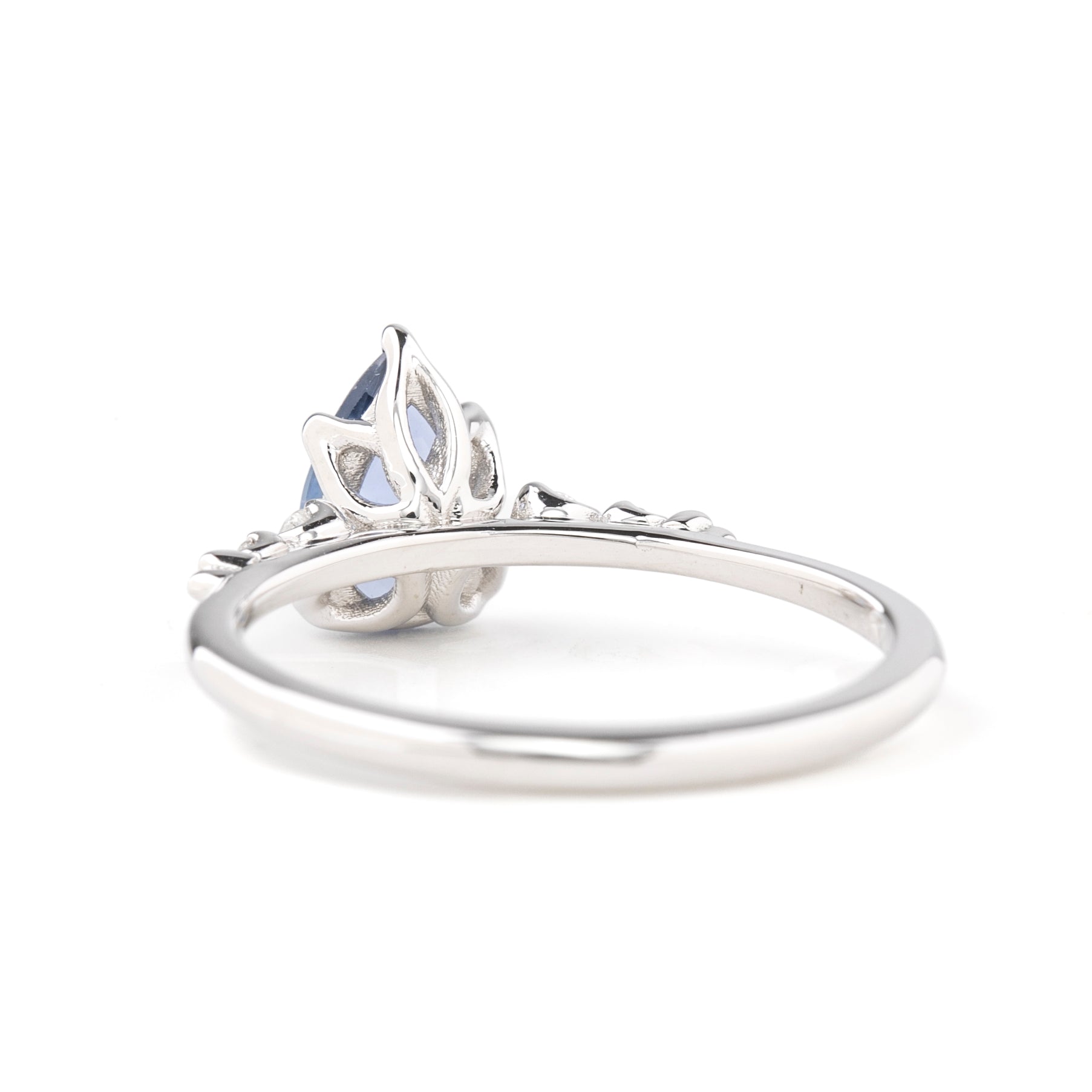 Estel Fleur Ring, 0.81ct Light Blue Srilanka Sapphire