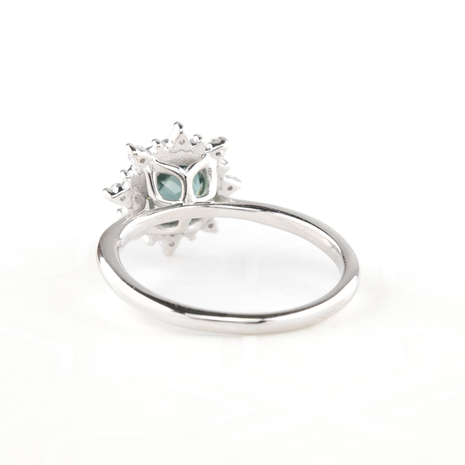 Victoria Ring, 1.69ct Montana Sapphire