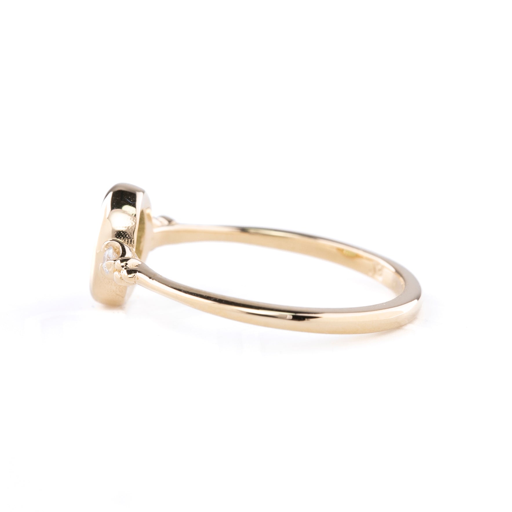 Estel Bezel Ring, 0.60ct Green Sapphire, oval shape gemstone