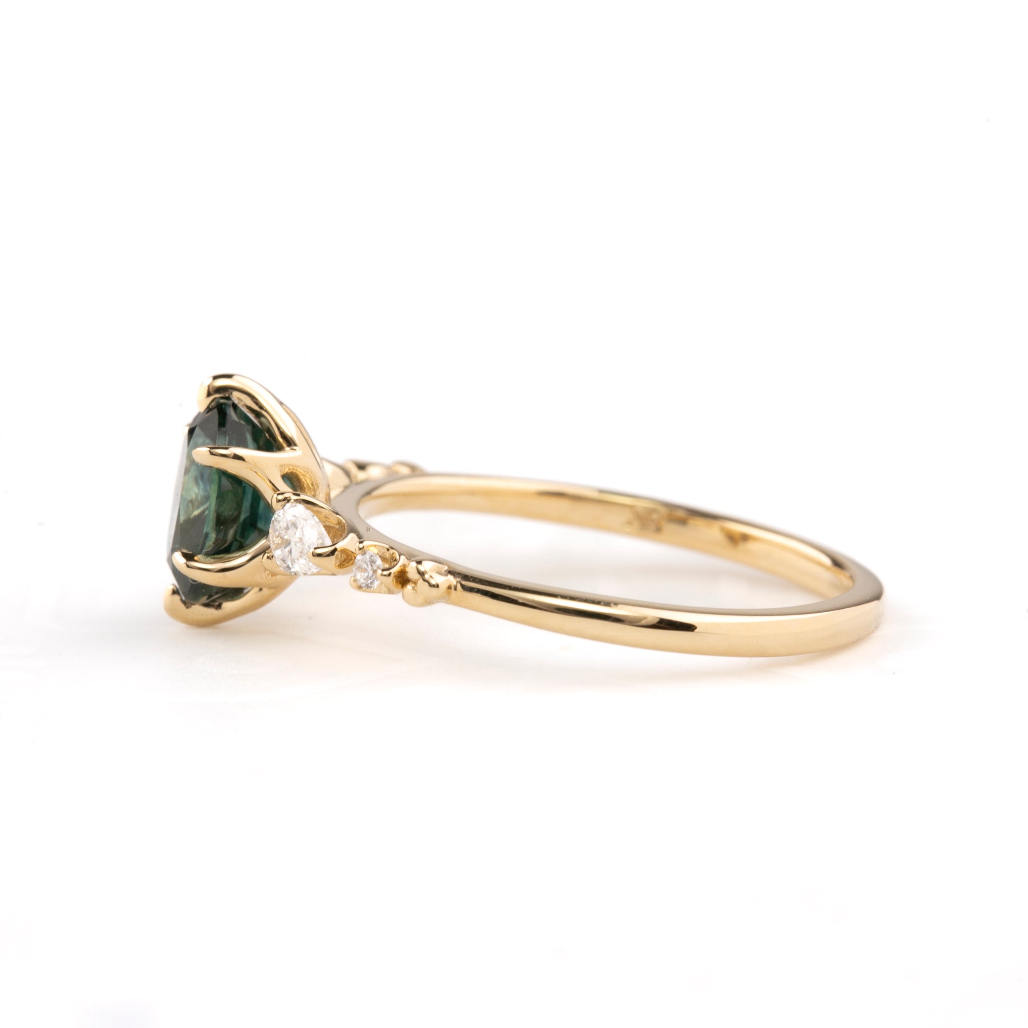 Estel Fleur Petal Ring, 1.46ct Montana Sapphire, oval shape gemstone