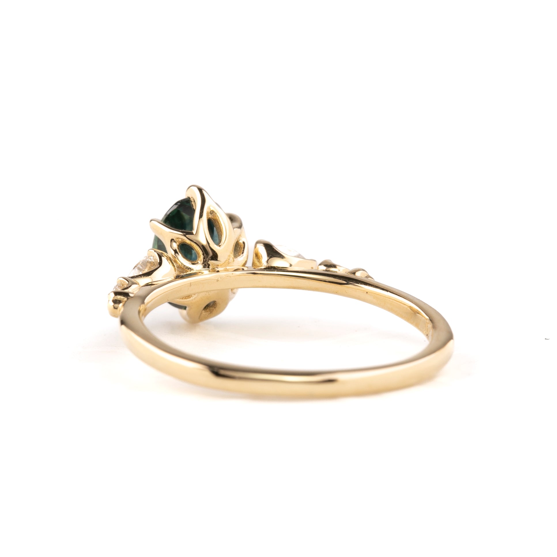 Estel Fleur Petal Ring, 1.46ct Montana Sapphire, oval shape gemstone