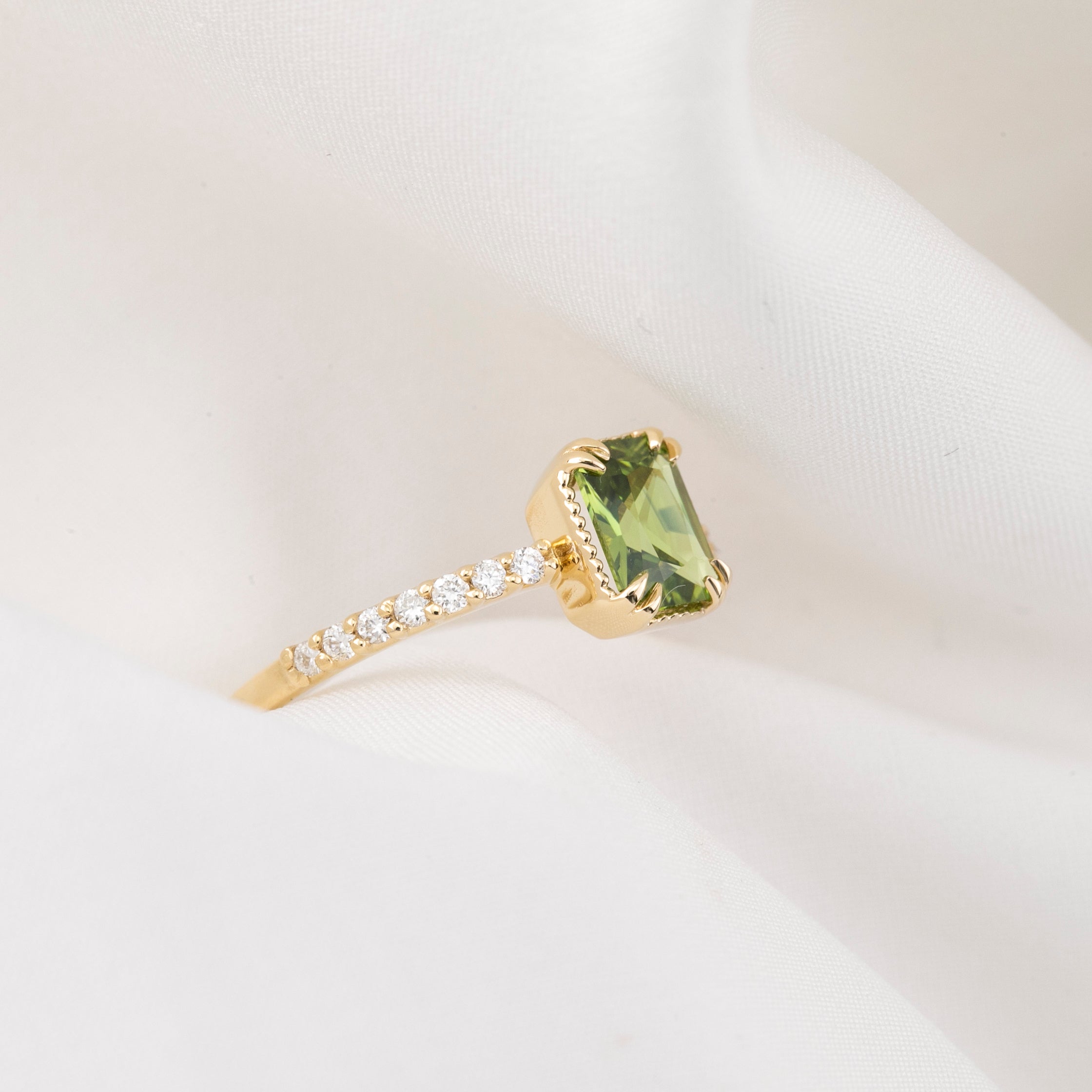 Maya Ring, 1.04ct Sapphire