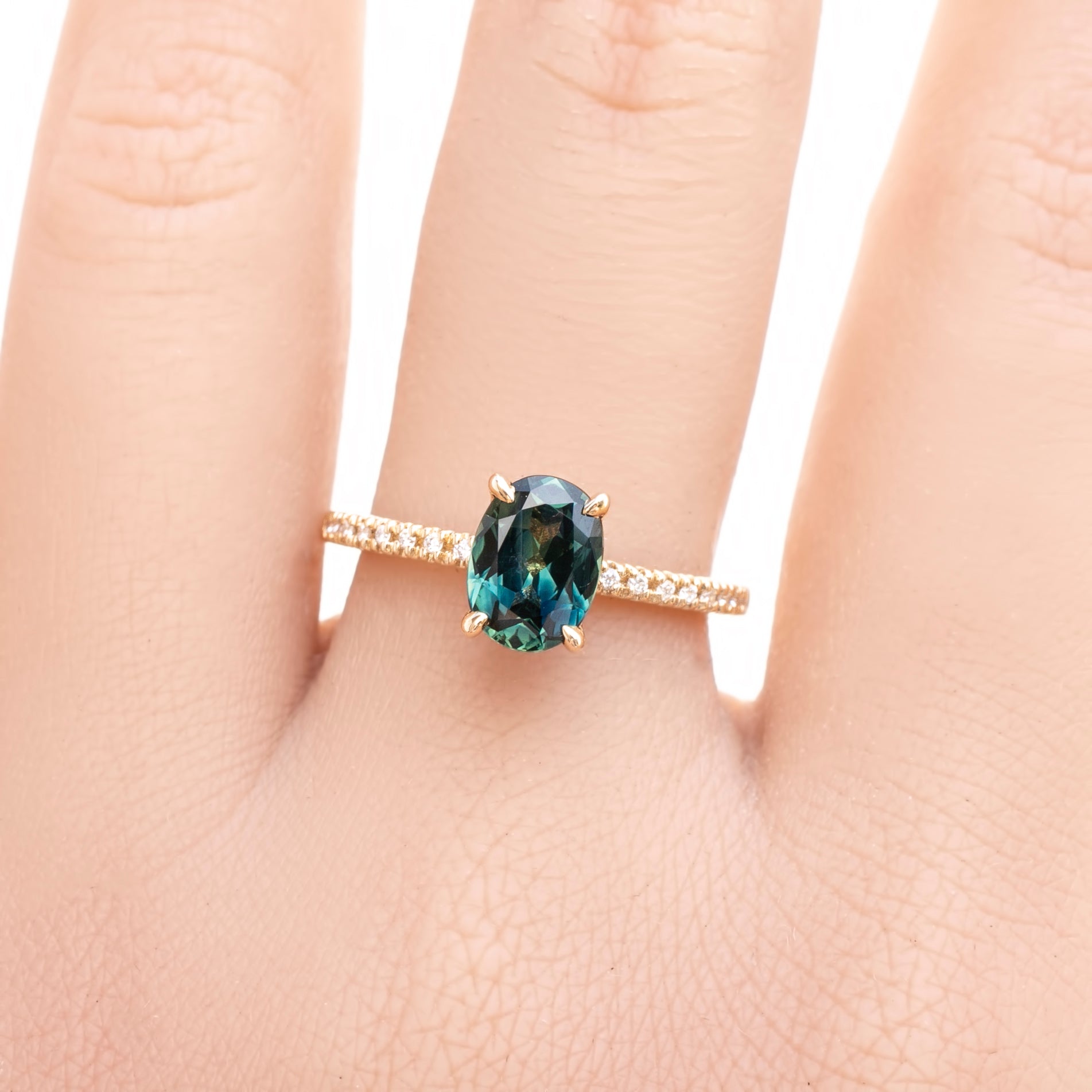 Maria Ring, 1.53ct Queensland Sapphire, oval shape gemstone