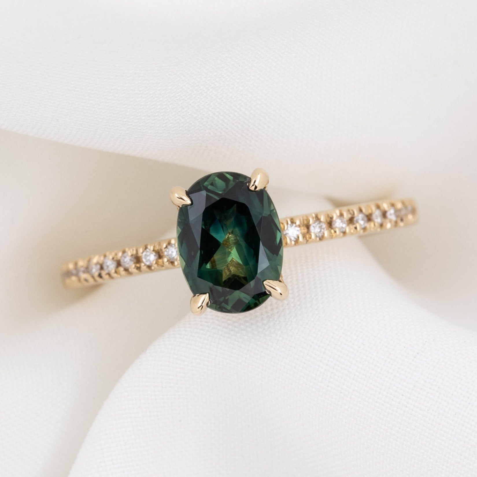 Maria Ring, 1.53ct Queensland Sapphire, oval shape gemstone