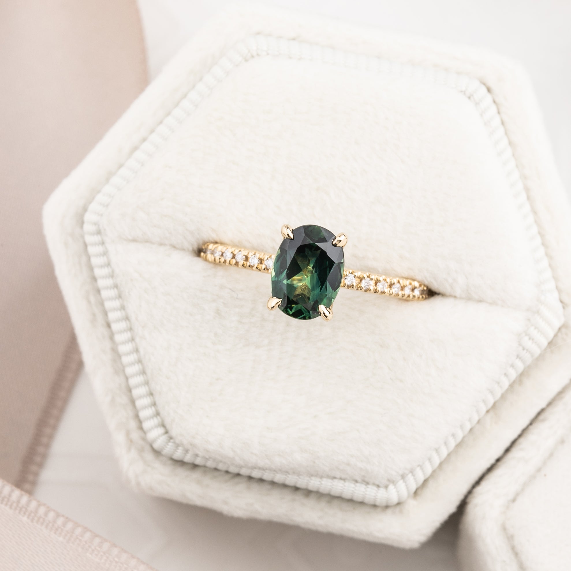Maria Ring, 1.53ct Queensland Sapphire, oval shape gemstone
