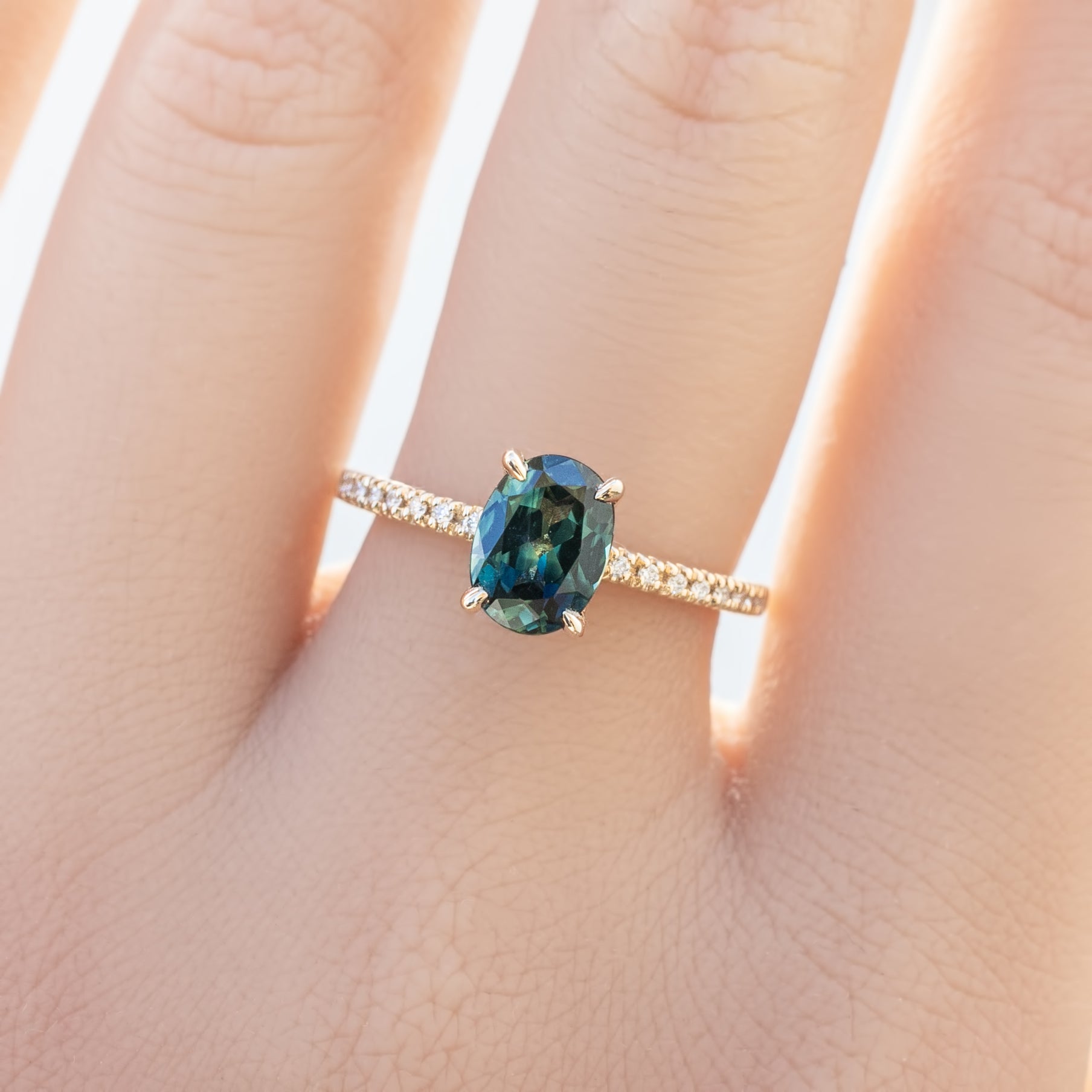 Maria Ring, 1.53ct Queensland Sapphire, oval shape gemstone