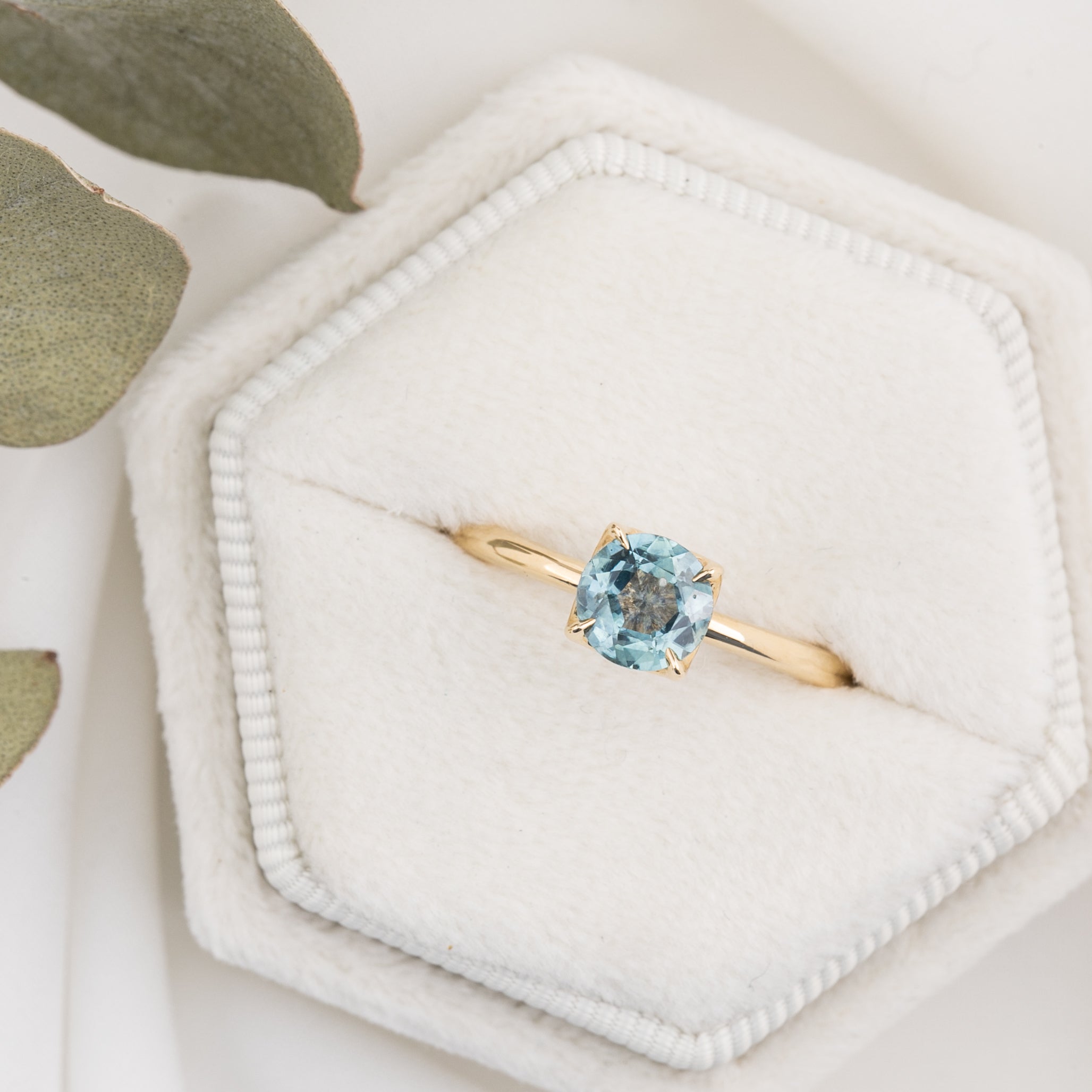 【一点物】サラリング ・0.89ct・加熱モンタナ産ライトブルーグリーンサファイア・K14YG