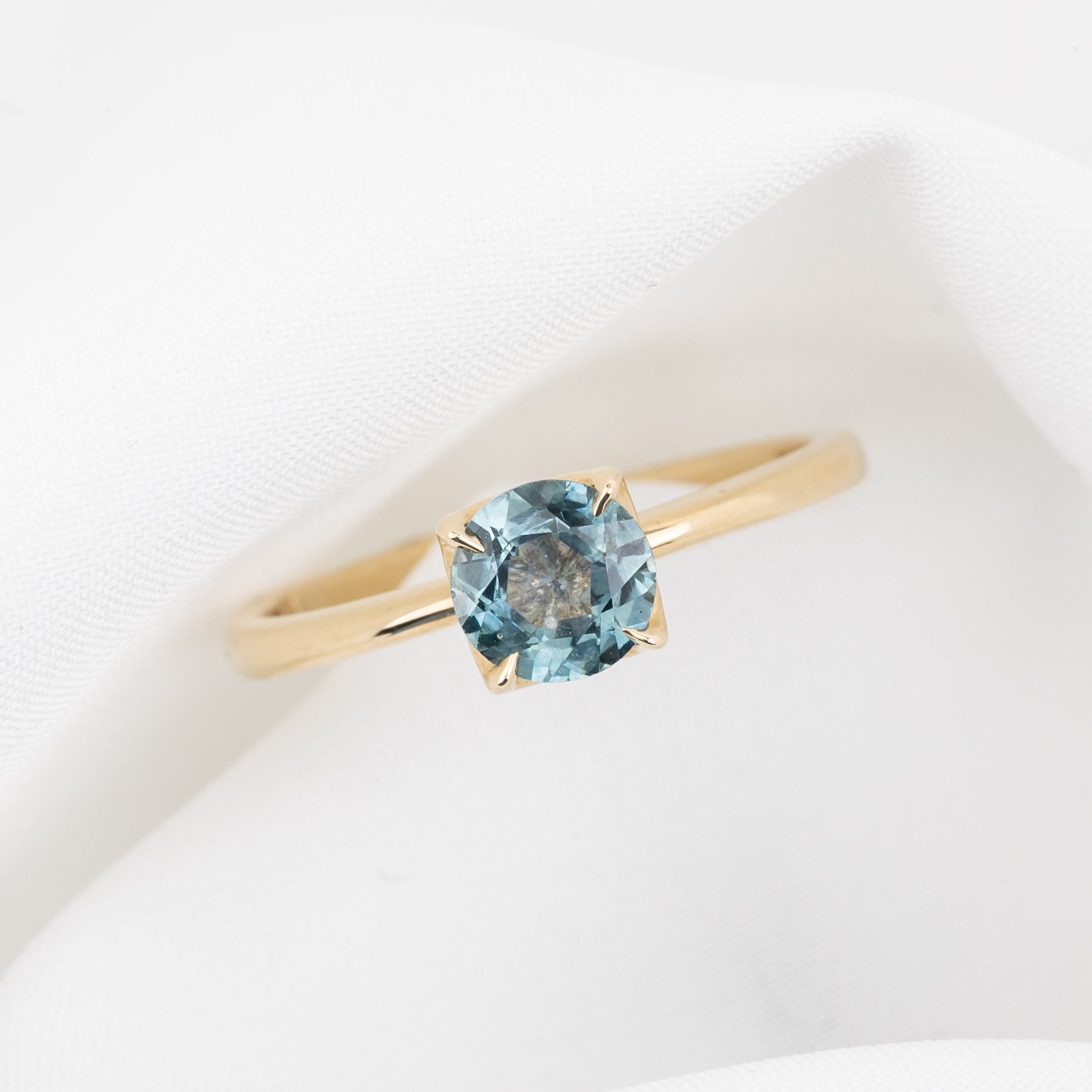 【一点物】サラリング ・0.89ct・加熱モンタナ産ライトブルーグリーンサファイア・K14YG