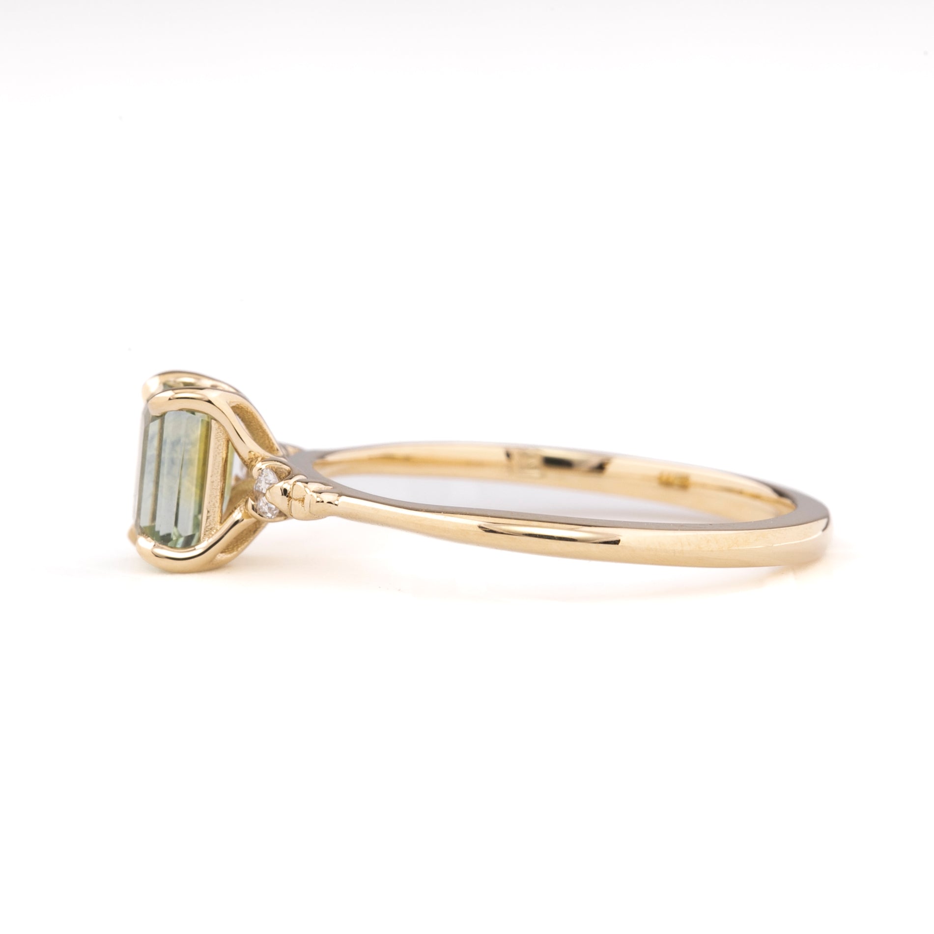 Estel Ring, 0.81ct Emerald Montana Sapphire