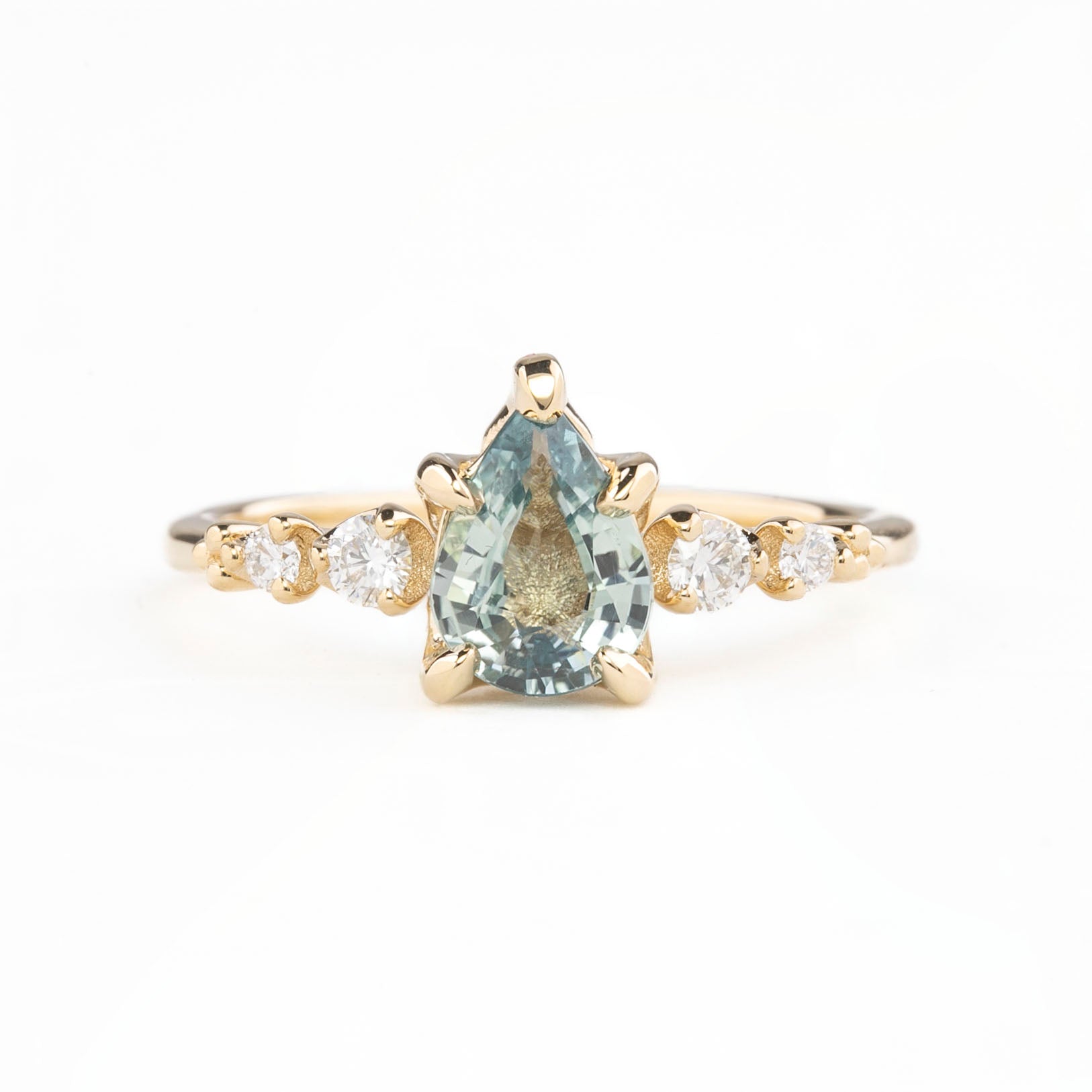 Estel Fleur Ring, 1.09ct Madagascar Sapphire