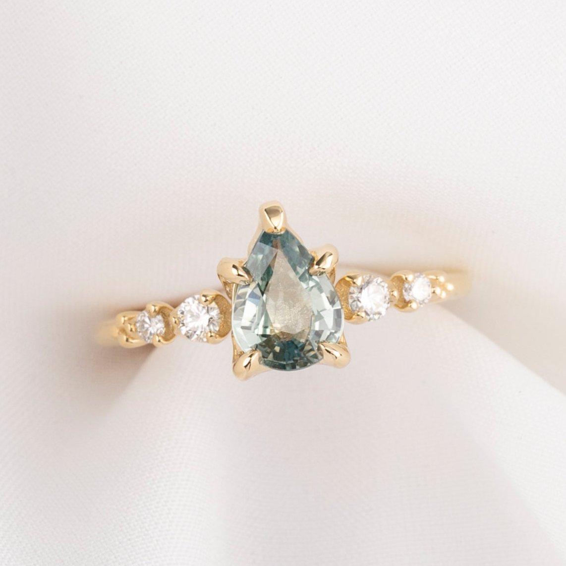 Estel Fleur Ring, 1.09ct Madagascar Sapphire