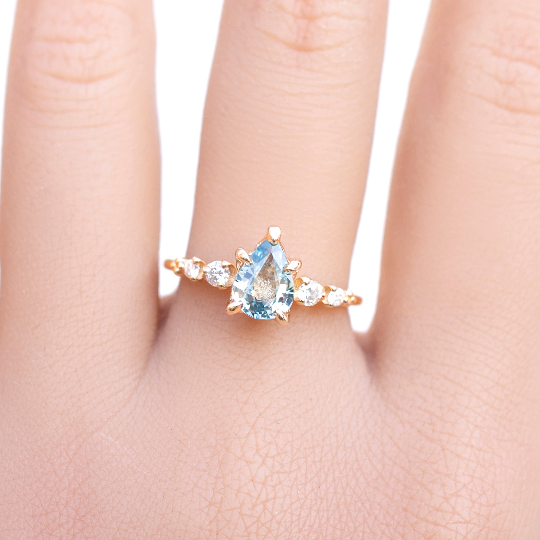 Estel Fleur Ring, 1.09ct Madagascar Sapphire