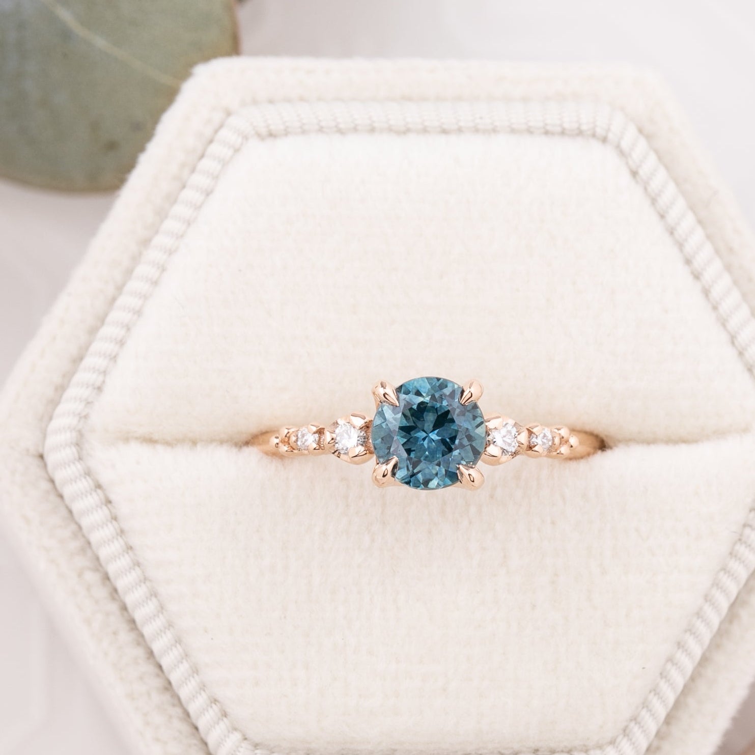 Estel Fleur 4-Prong Setting