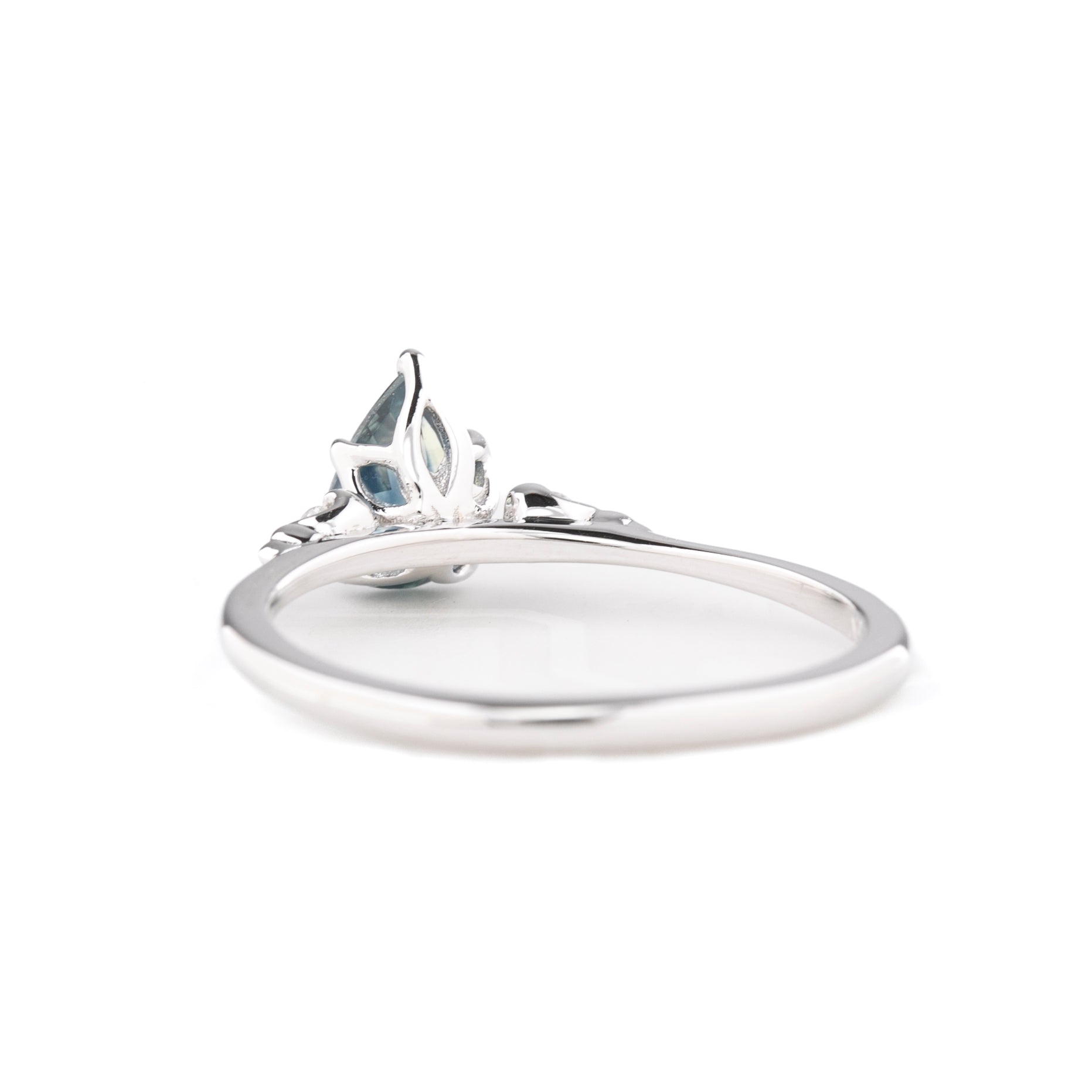 Estel Ring, 0.80ct Montana Sapphire