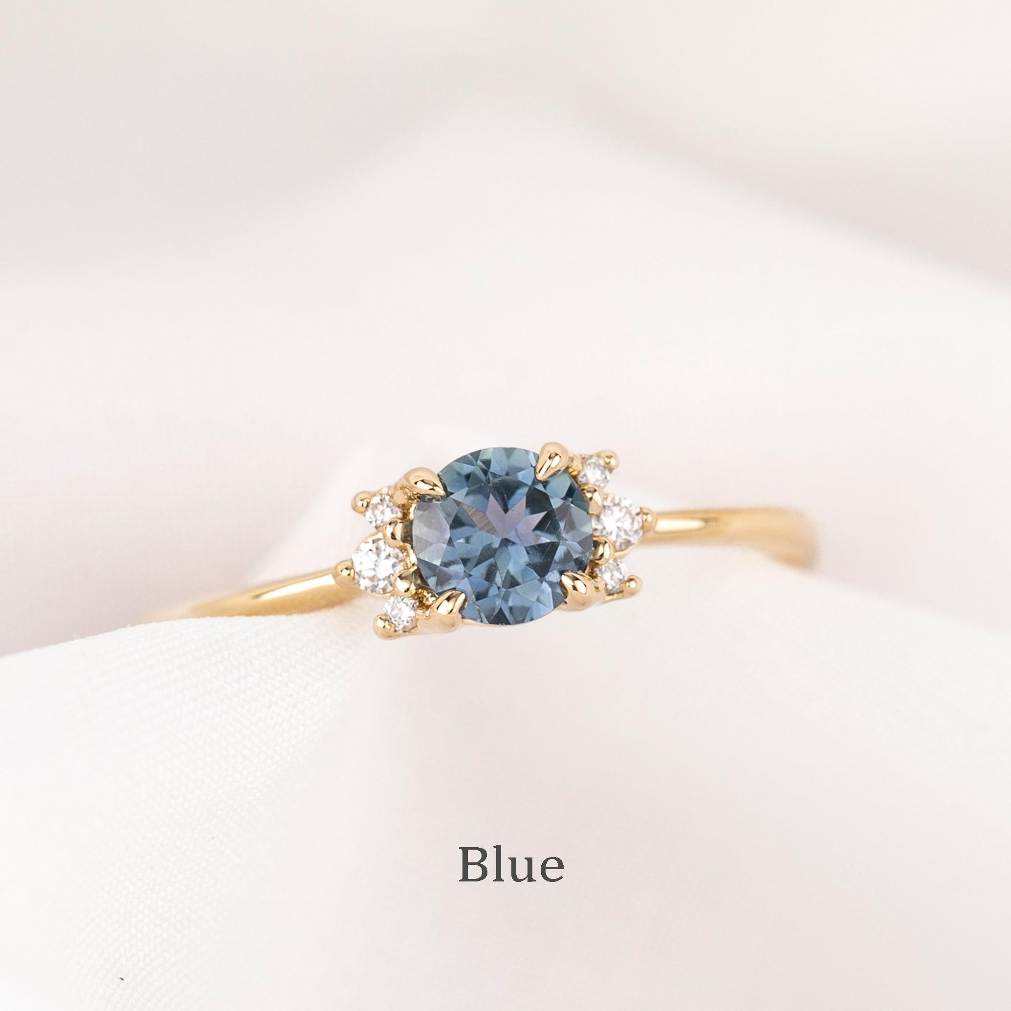 Lena Ring, 0.50-0.60ct Umba Sapphire