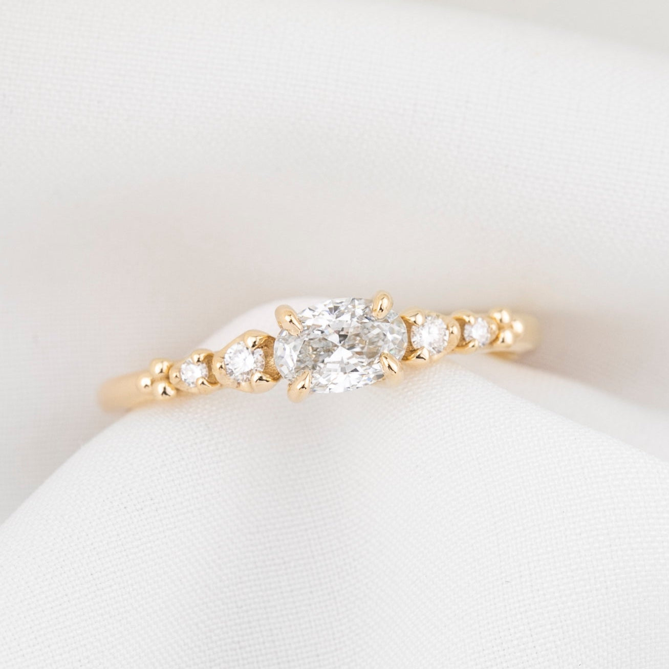 Estel Fleur Ring (East-west), 0.40ct Oval Diamond