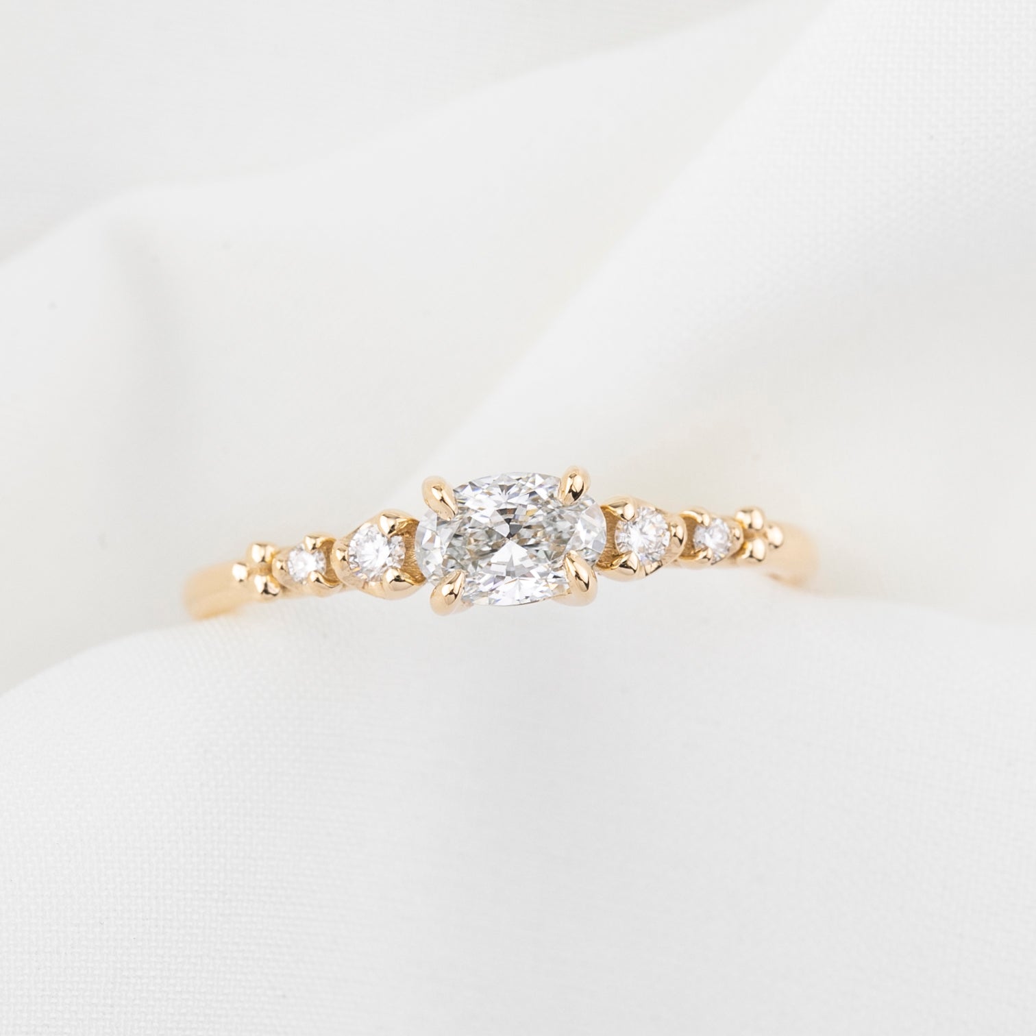 Estel Fleur Ring (East-west), 0.40ct Oval Diamond