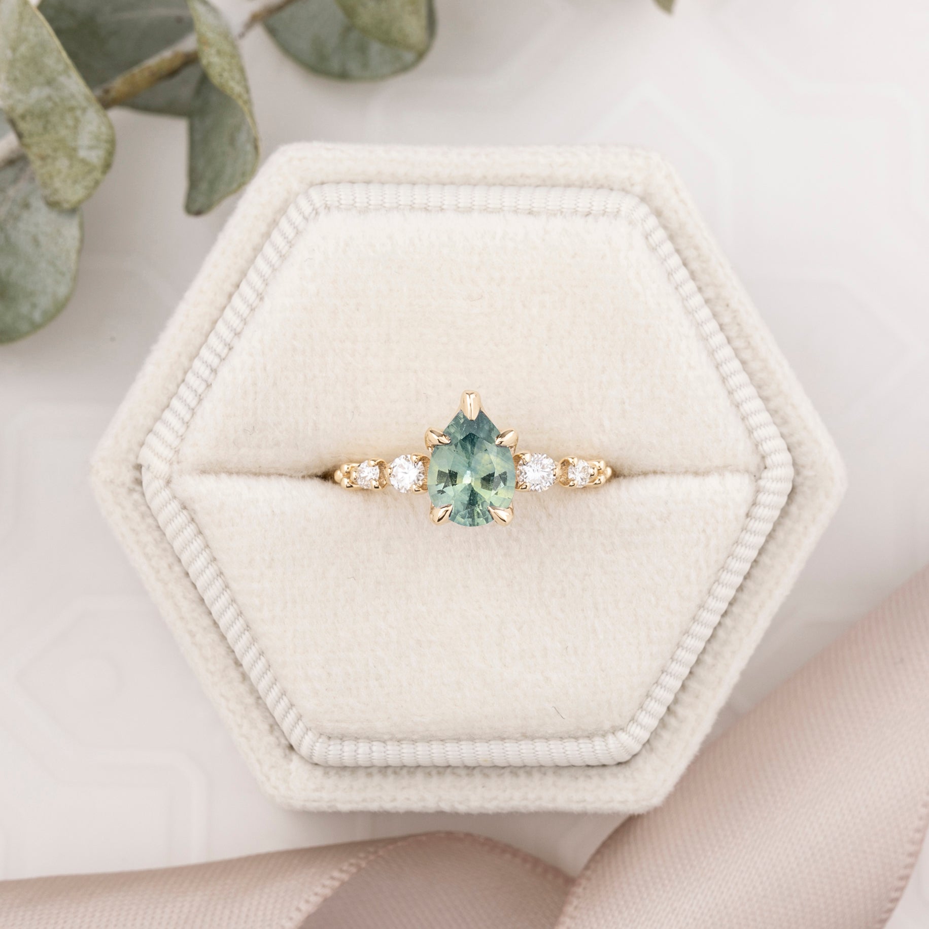 Estel Fleur Ring, 1.09ct Madagascar Sapphire