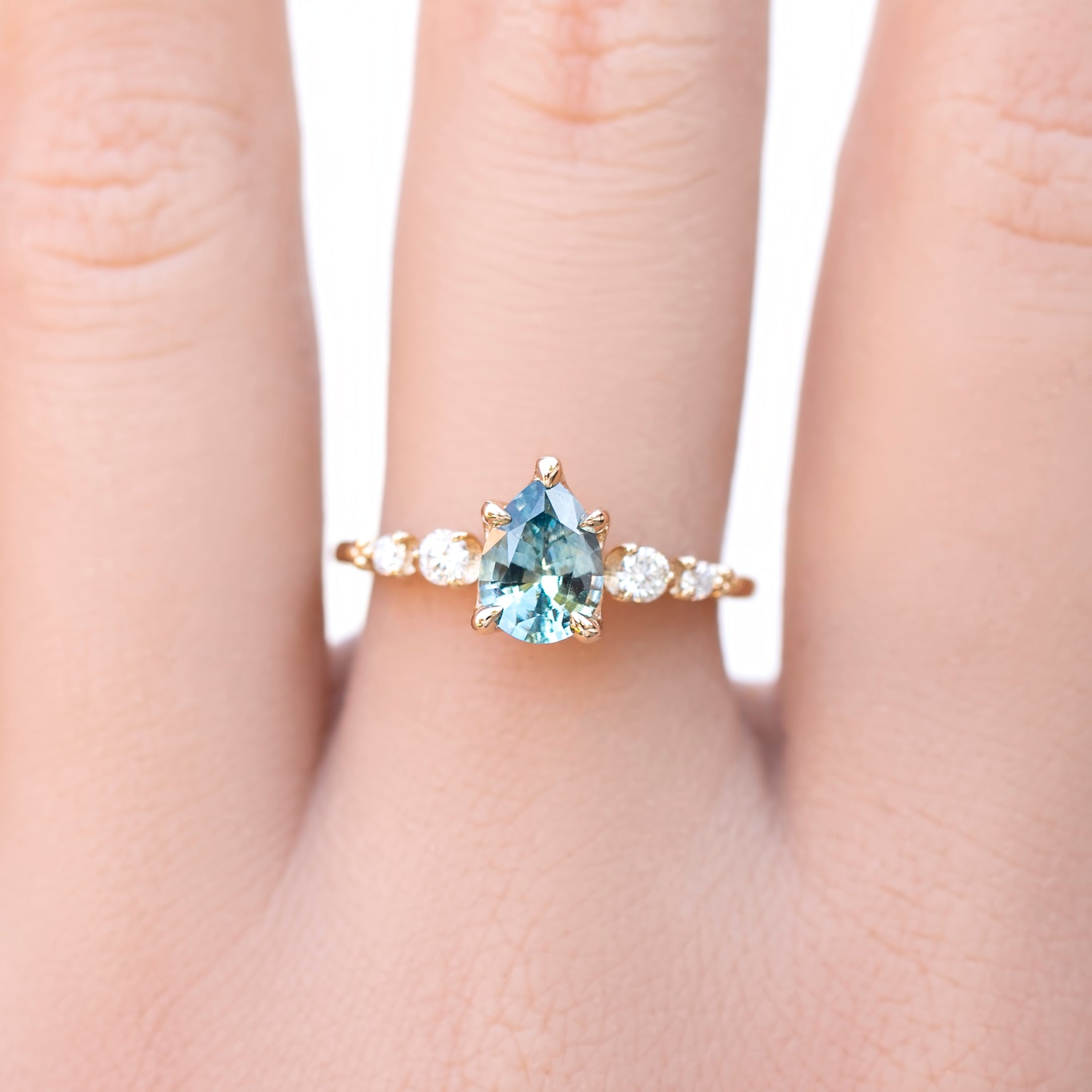 Estel Fleur Ring, 1.09ct Madagascar Sapphire