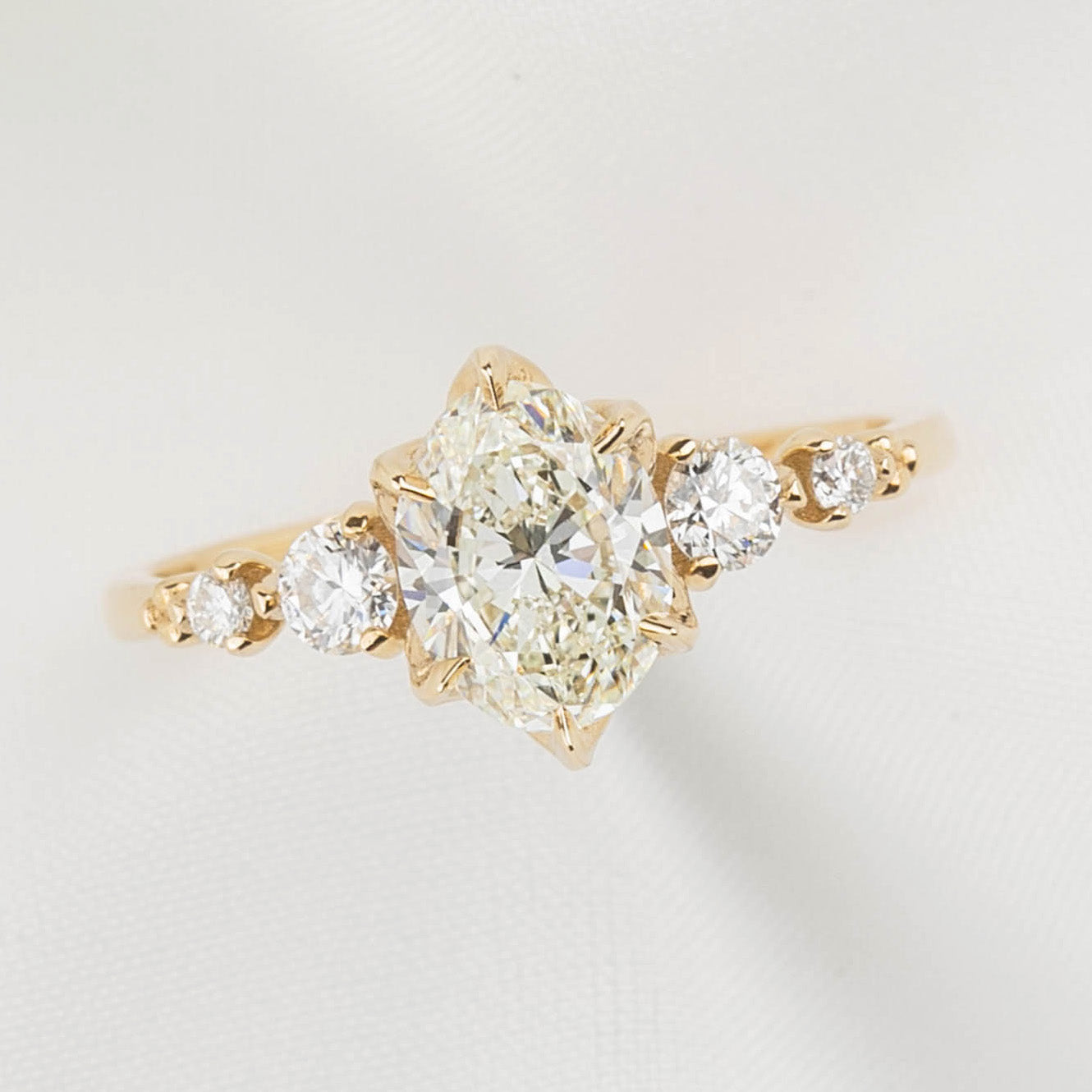 Estel Fleur Oval Diamond Ring