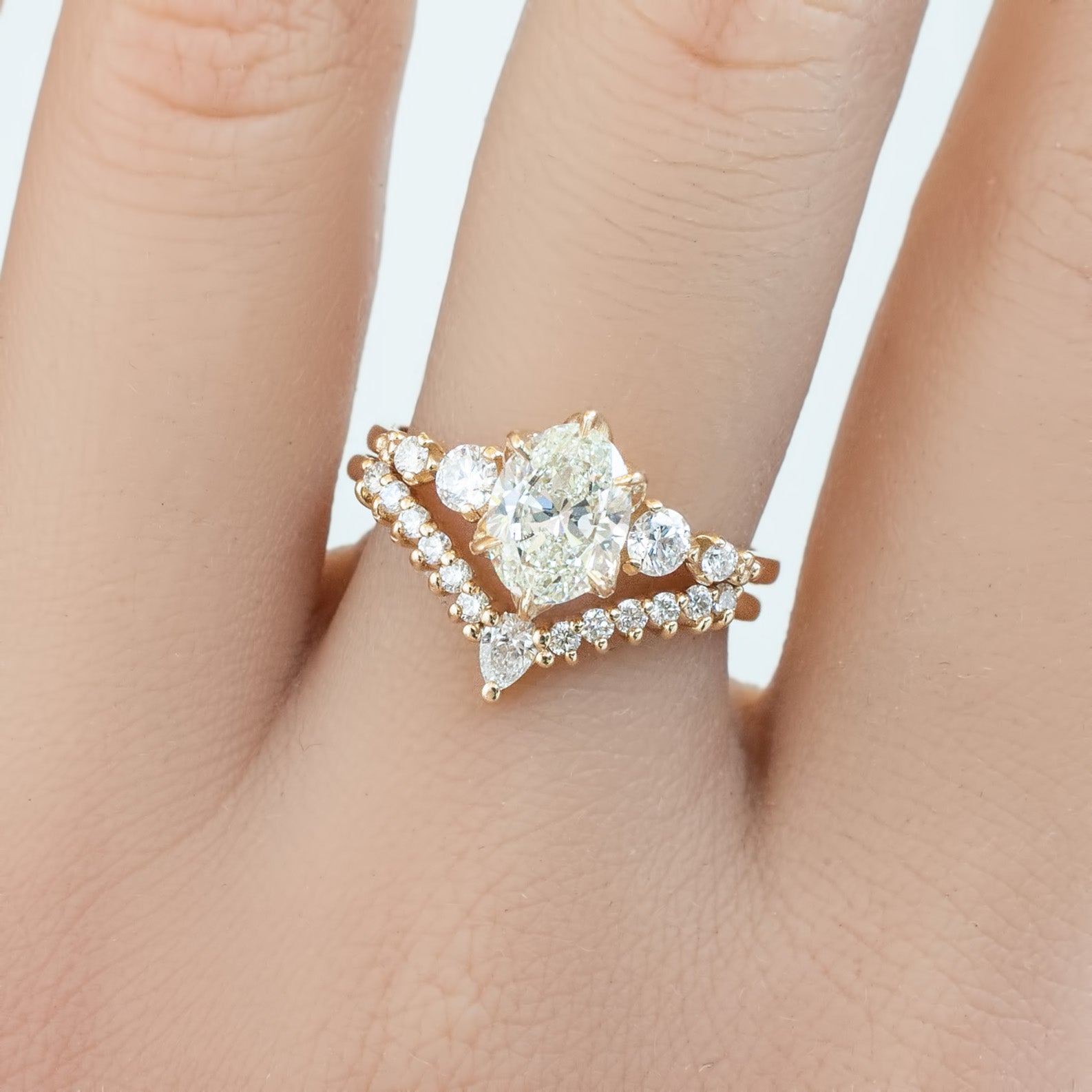 Estel Fleur Oval Diamond Ring