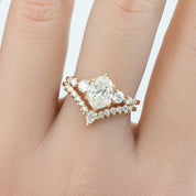 Estel Fleur Oval Diamond Ring