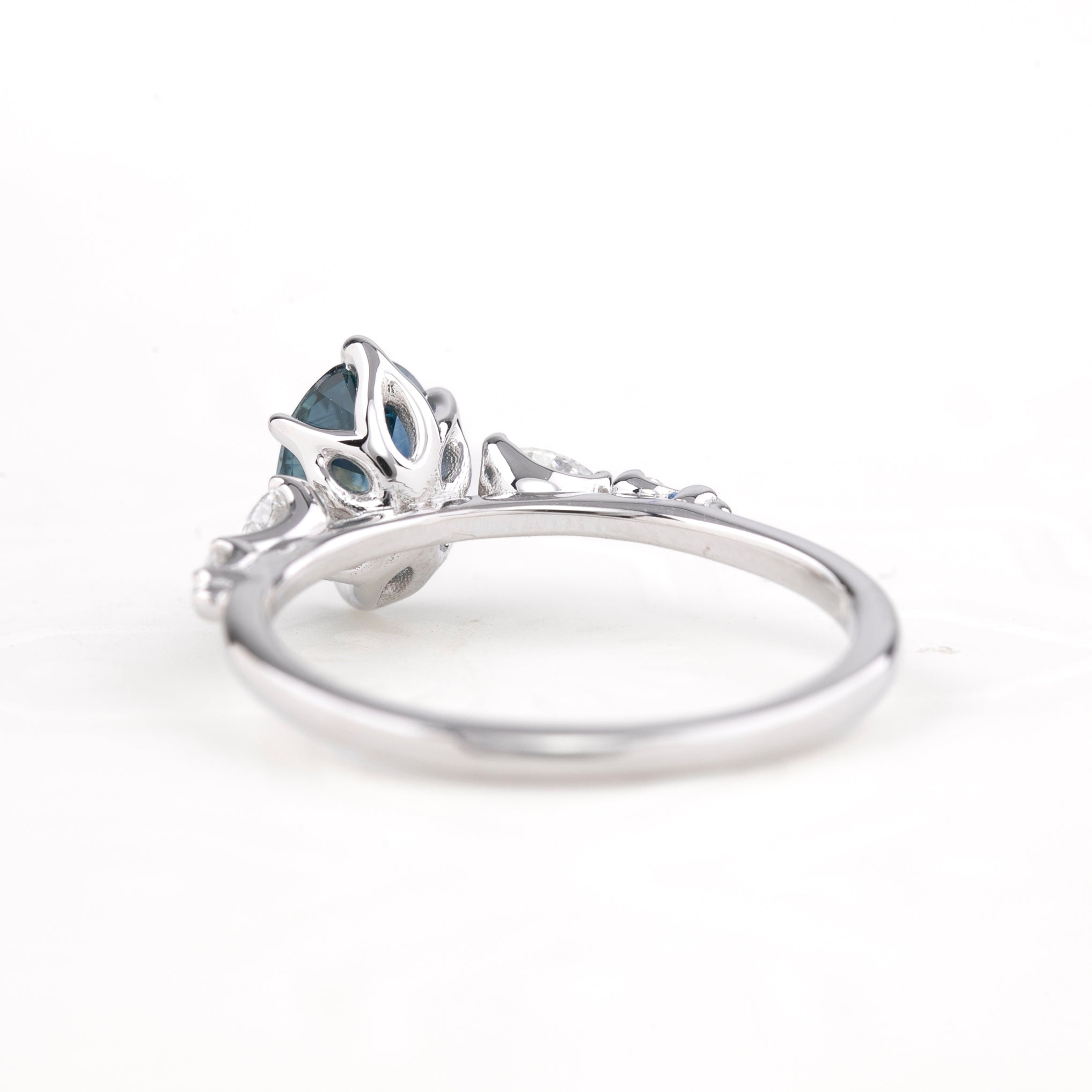 Estel Fleur Petal Sapphire Ring