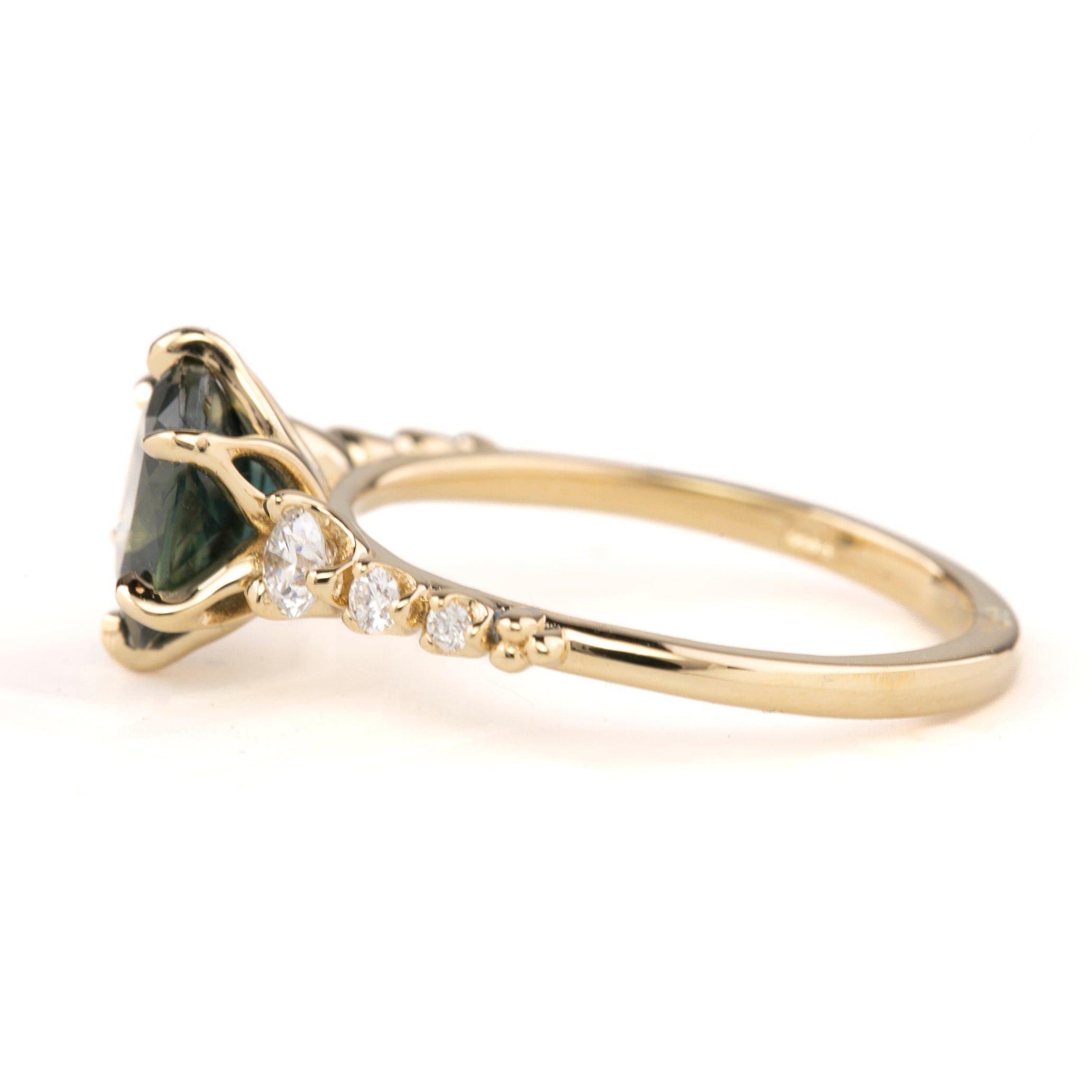 Veronia Ring, 2.02ct Ceylon Sapphire, oval shape gemstone