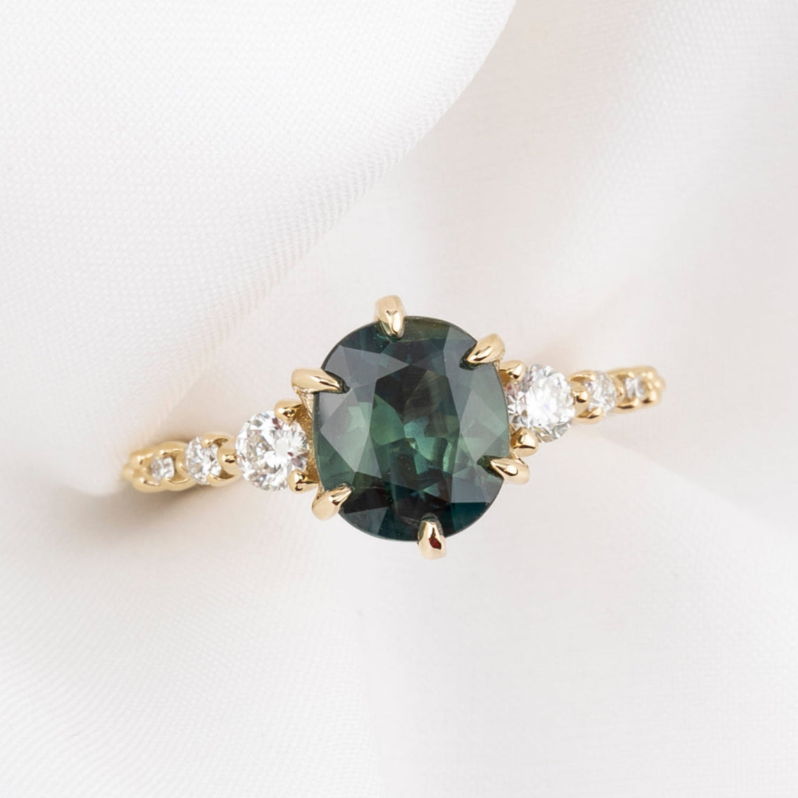 Veronia Ring, 2.02ct Ceylon Sapphire, oval shape gemstone