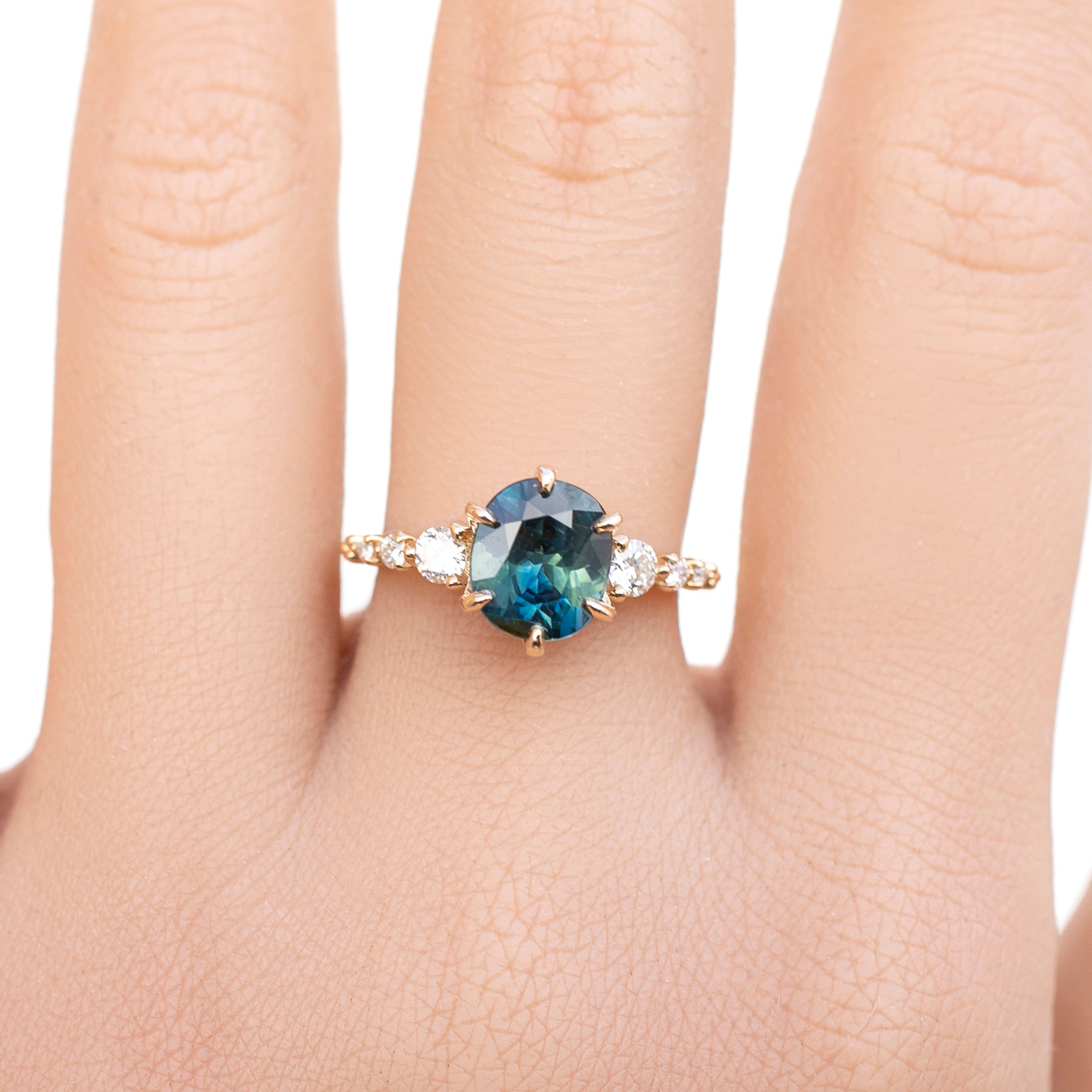 Veronia Ring, 2.02ct Ceylon Sapphire, oval shape gemstone