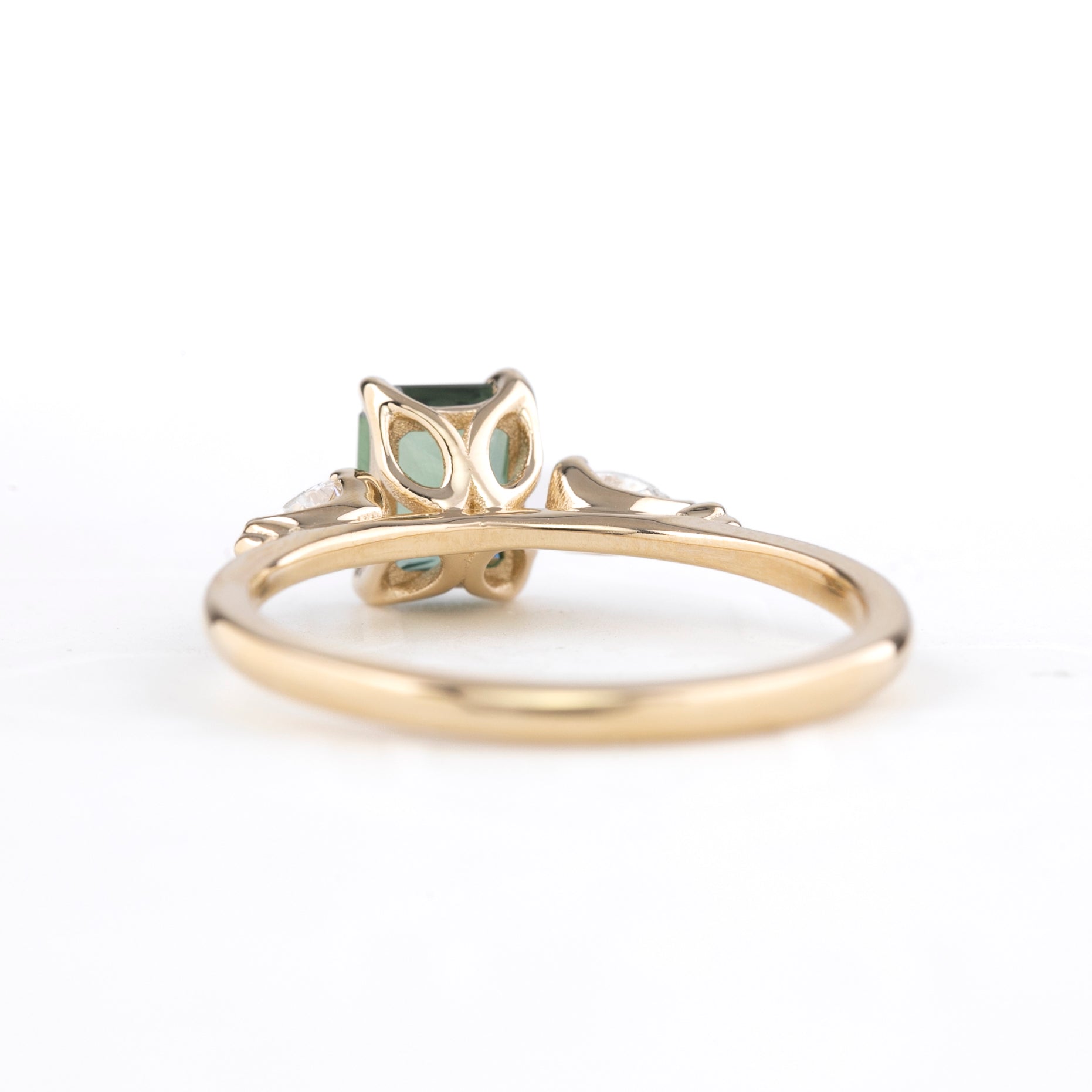 Estel Petal Ring, 0.97ct Sapphire