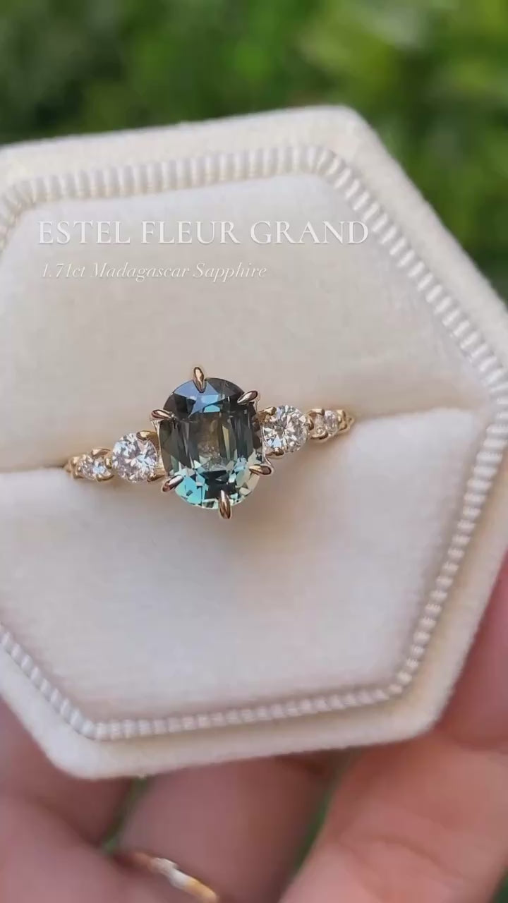 Estel Fleur Grand Sapphire Ring