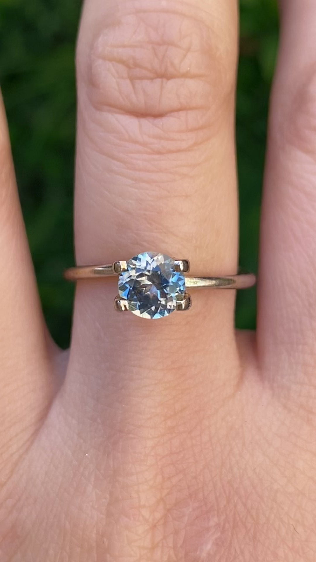 1.12ct Round Cut Light Blue Green Montana Sapphire Sapphire SR431
