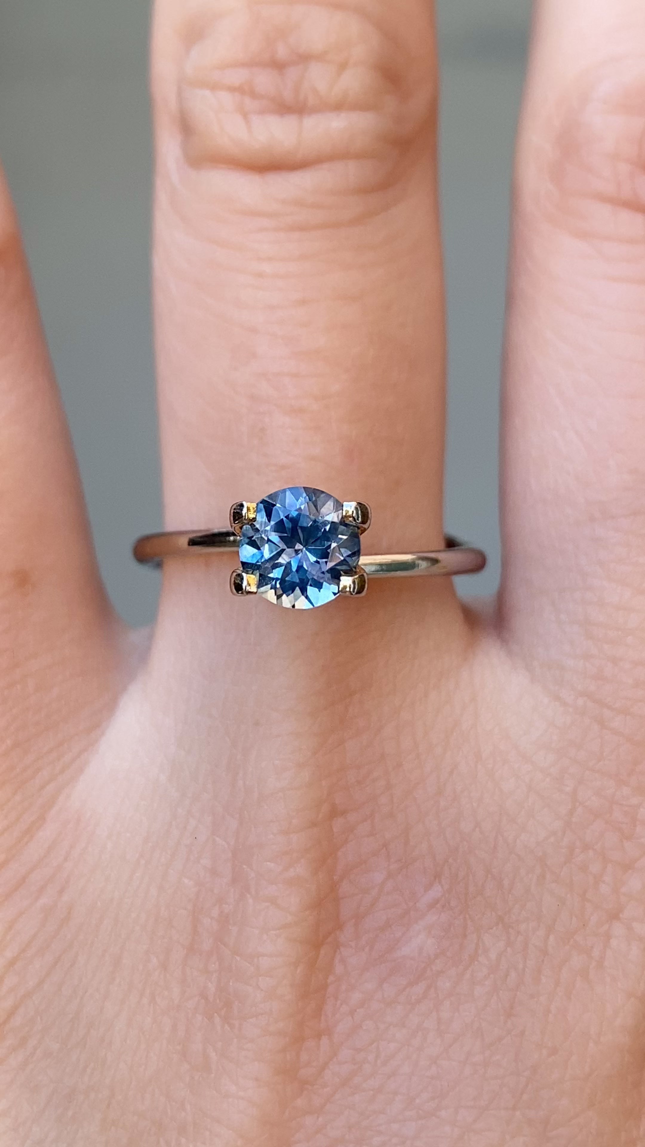 1.09ct Round Cut Blue Montana Sapphire SR269