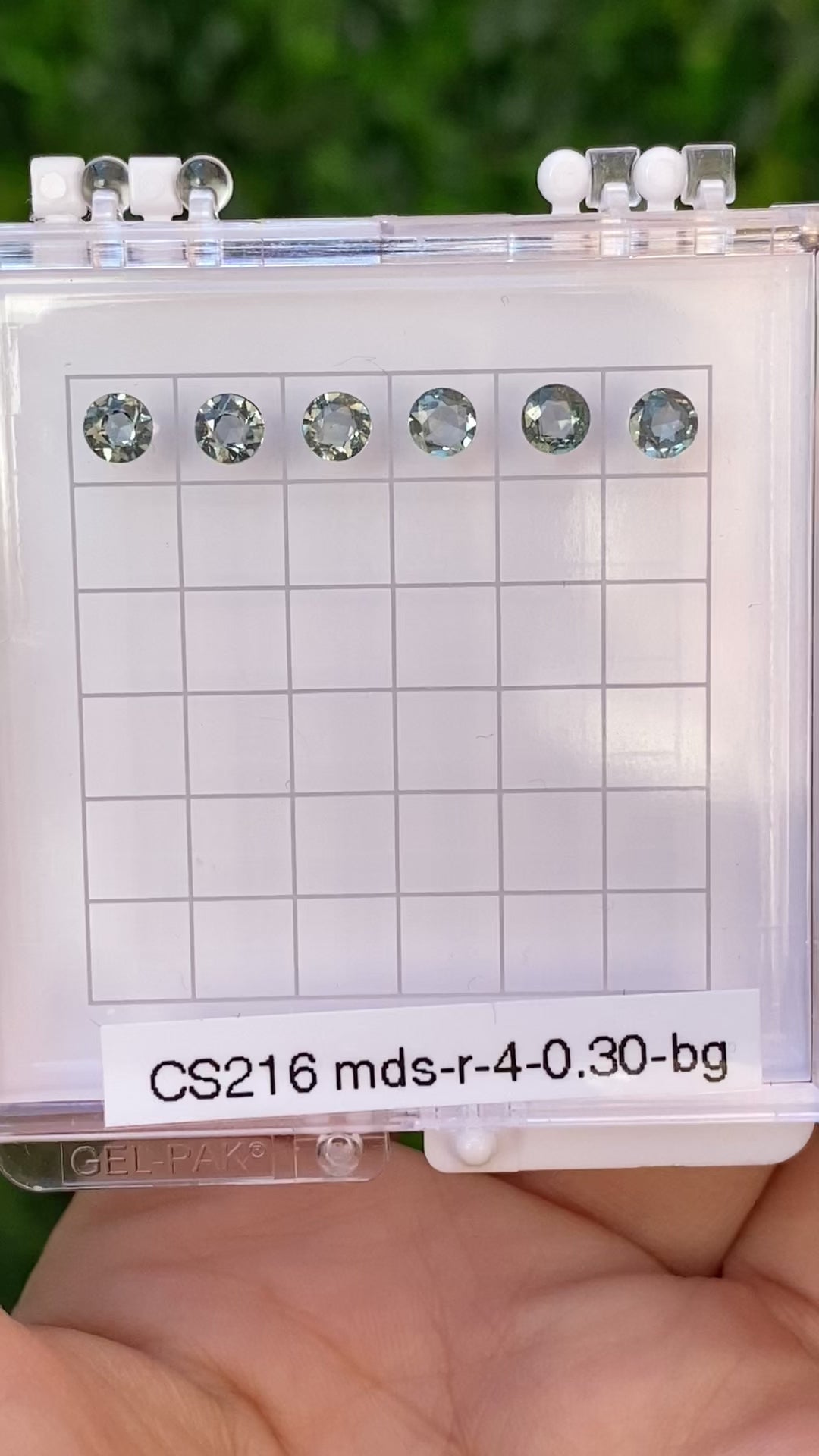 0.30ct Calibrated Round Madagascar Green Sapphires (4.0mm) CS216