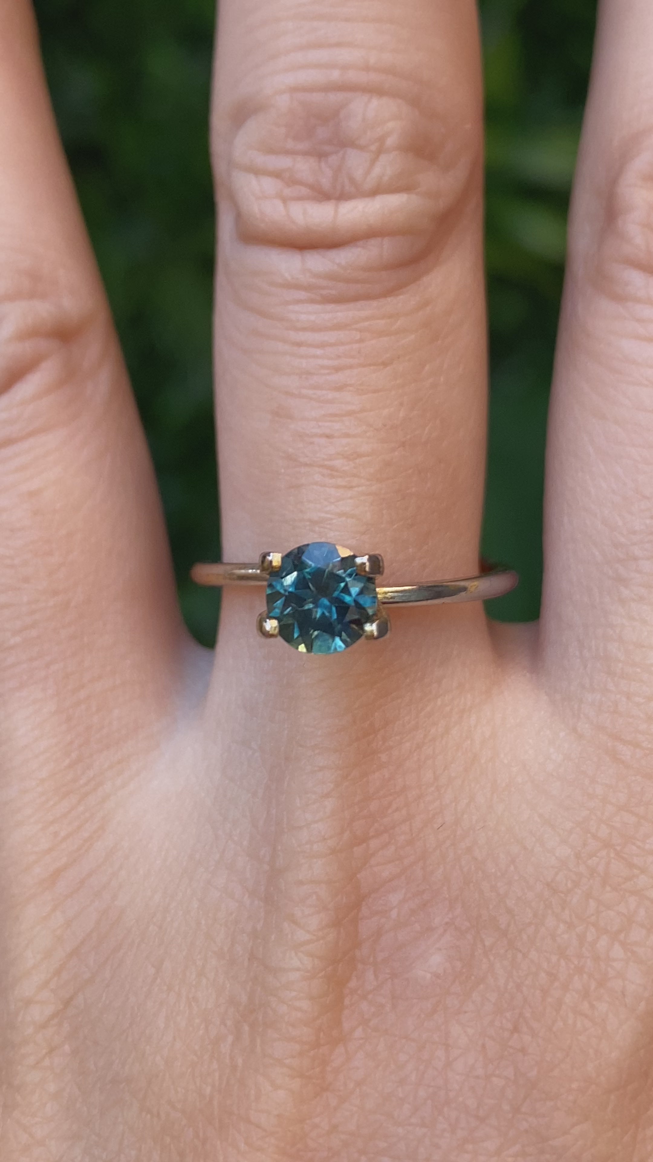 1.08ct Round Cut Peacock Green Blue Montana Sapphire SR389