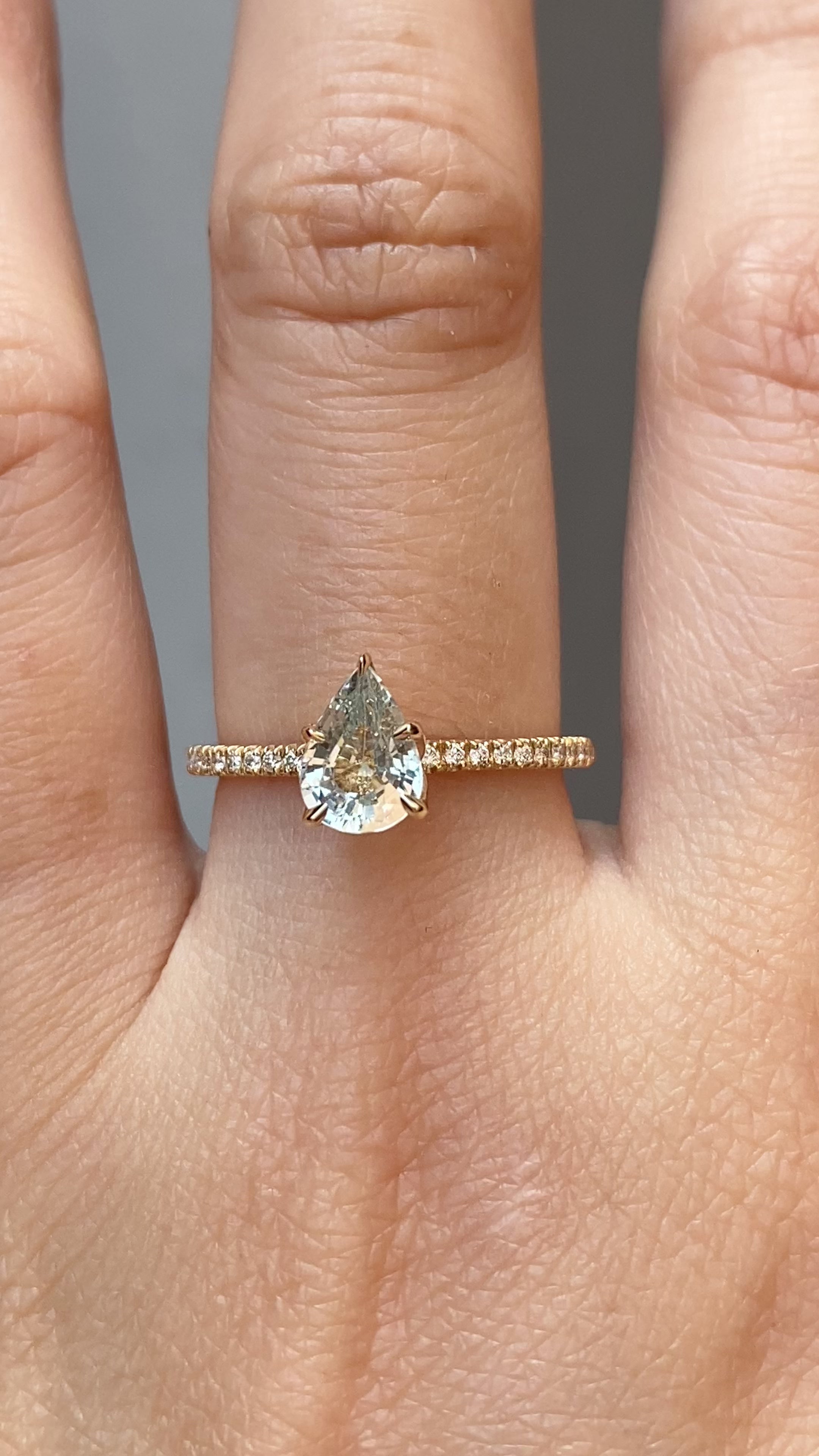 Maria Ring 0.85-0.95ct Madagascar Sapphire