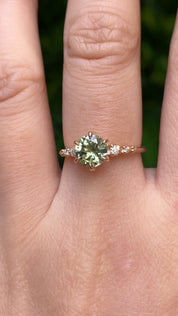 【一点物】エステルフルールリング ・1.36ct・加熱モンタナ産グリーンイエローサファイア・K14YG