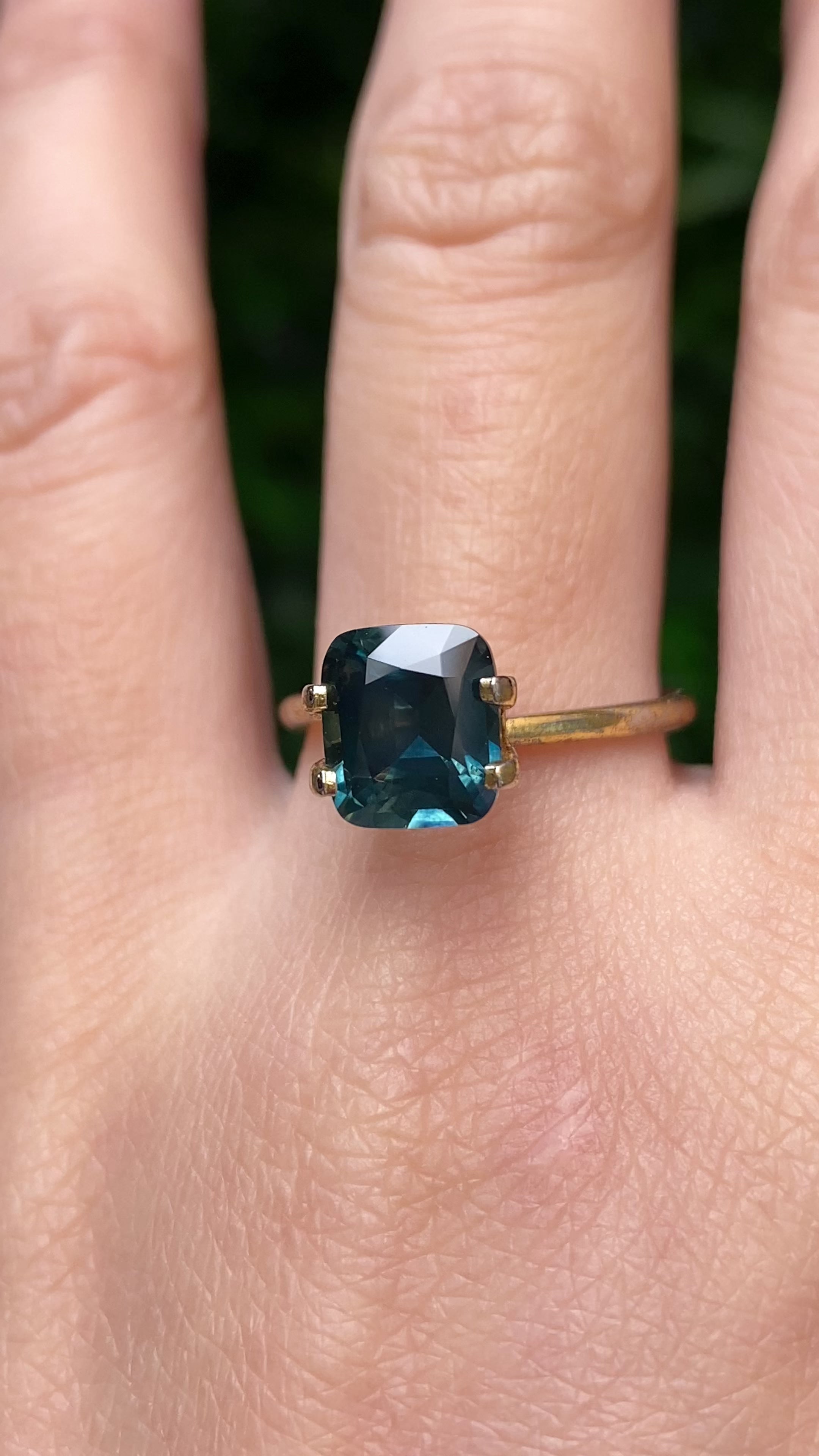 2.97ct ディープブルーグリーンサファイア モンタナ産 SF348