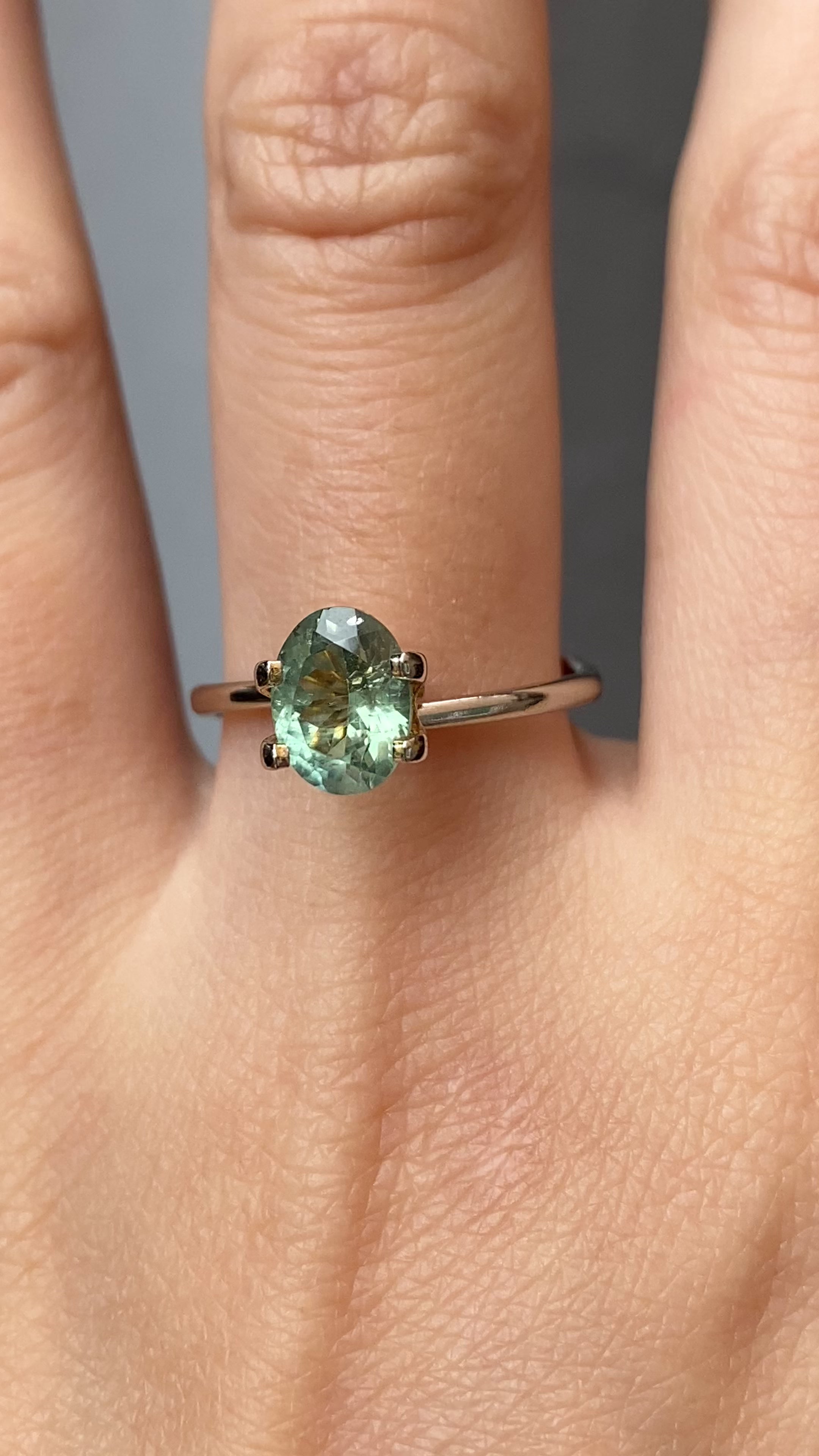 1.7ct オーバルカット ブルーグリーンサファイア モンタナ産 SO436