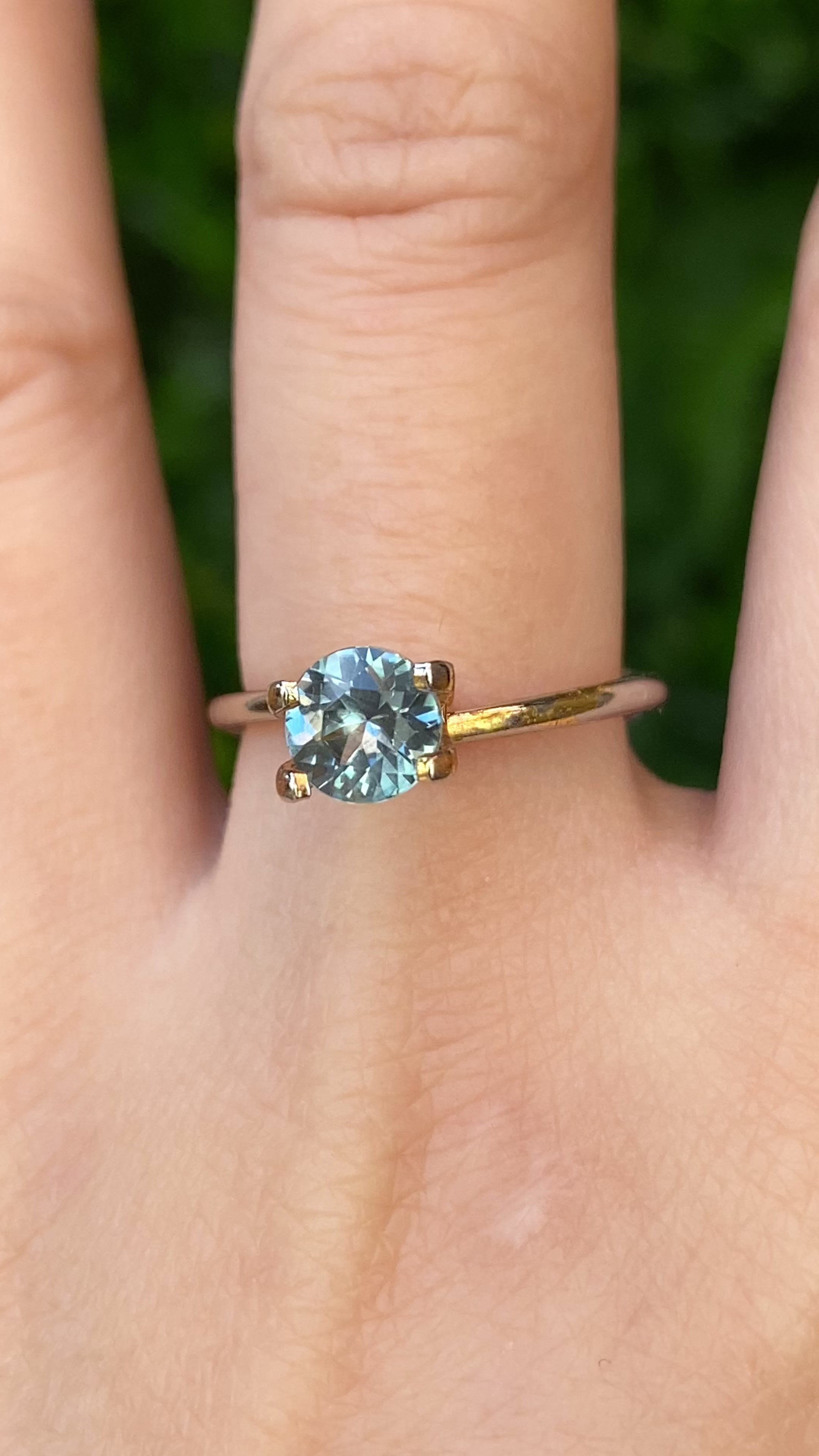1.12ct Round Cut Light Blue Montana Sapphire SR342