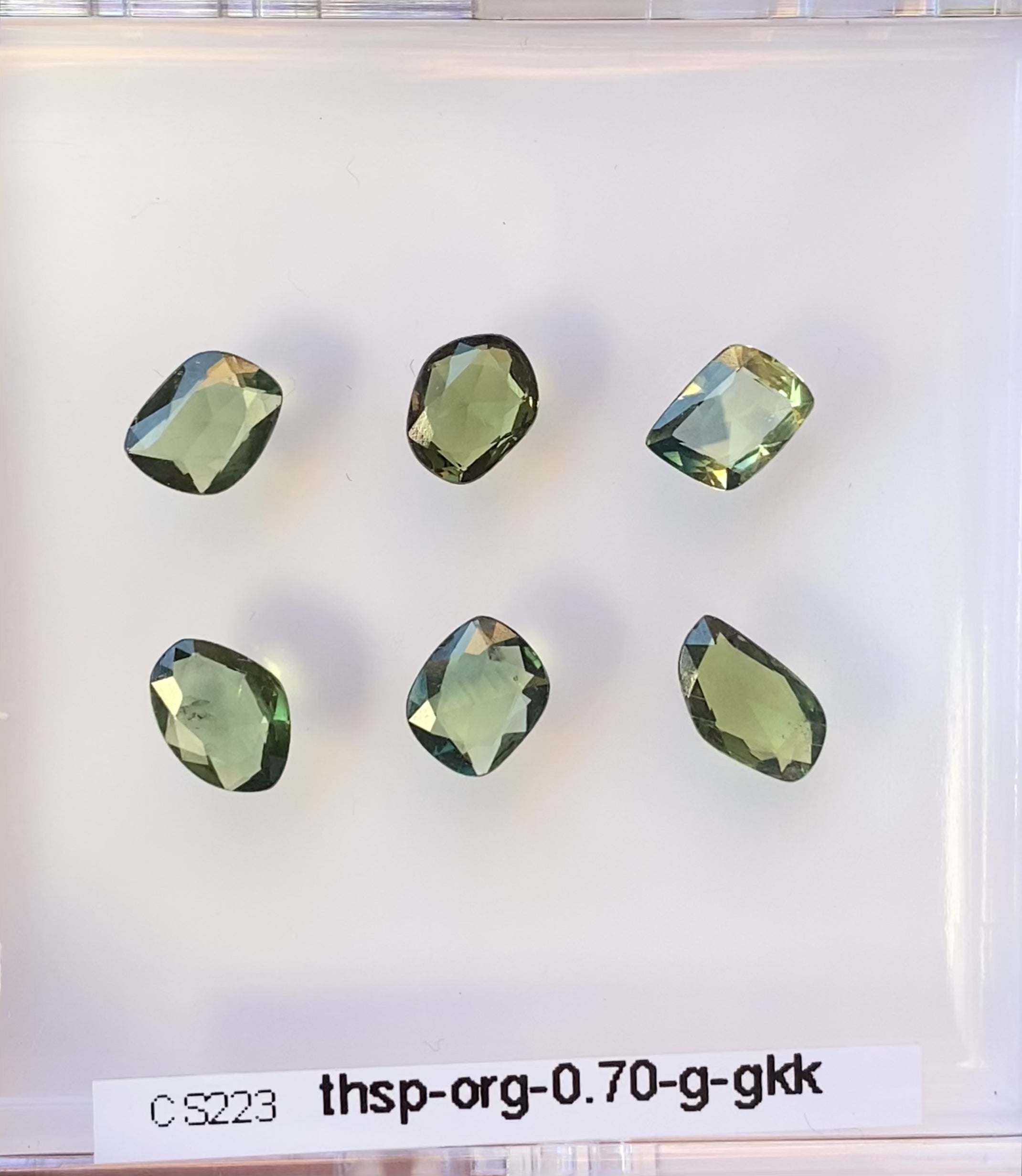 0.70ct グリーンサファイア
